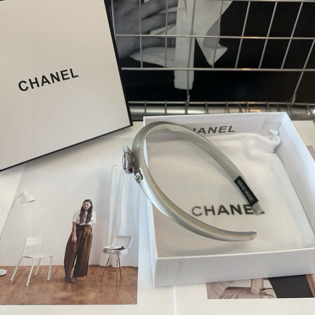 NO:371043,P with packaging box Chanel's latest small fragrance rose headband, super beautiful!  A very famous lady style, a must-have for a little fairy... Hairpins, hairpins, chanel, chanel, hairpins19860909P 配包装盒 Chanel (香奈儿)最新款小香玫瑰花发箍,超级好看！名媛范儿十足,小仙女必备…发夹,发夹,chanel,chanel,hairpins,accessory