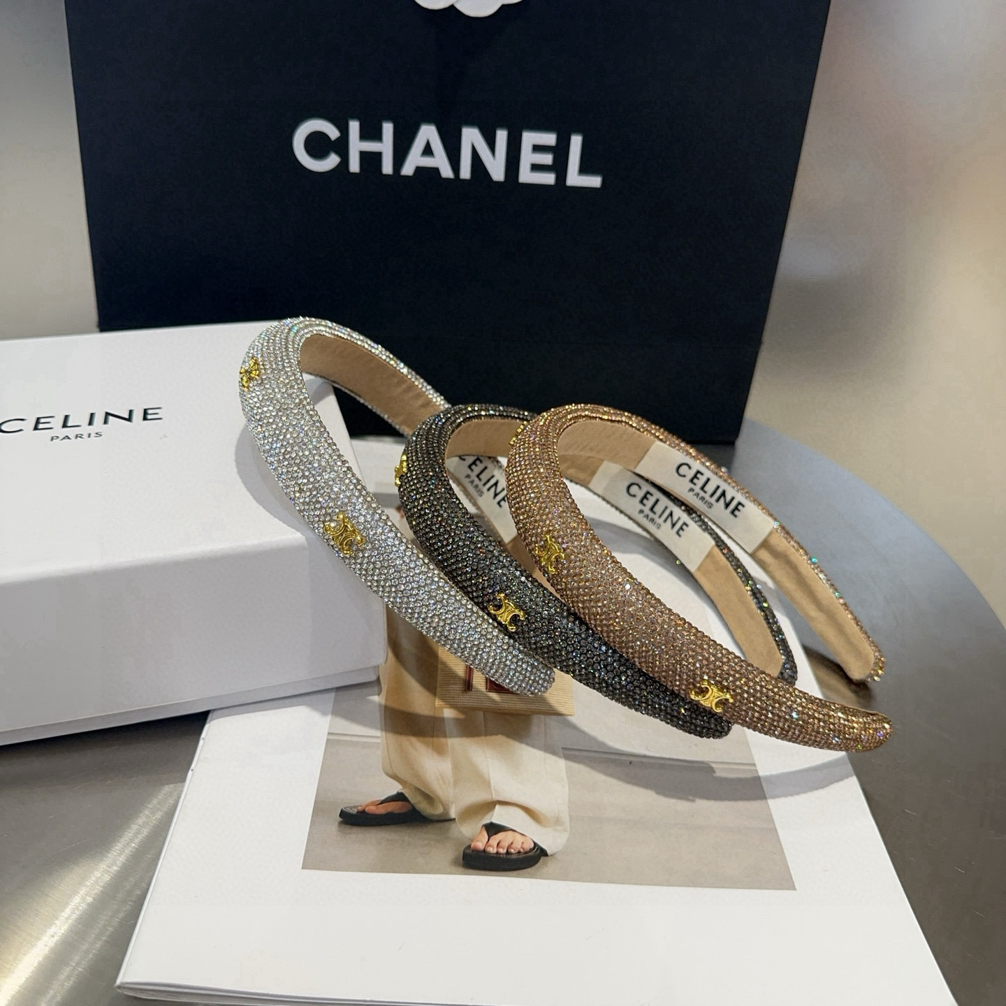 NO:371082,P with packaging box CELINE Arc de Triomphe new diamond headband, simple and atmospheric, fashionable and versatile!  Goddess essential items hairpins, hairpins, celine, celine, hairpins19860909P 配包装盒 CELINE（赛琳）凯旋门新款钻石发箍,简单大气,时尚百搭！女神必备单品发夹,发夹,celine,celine,hairpins,accessory