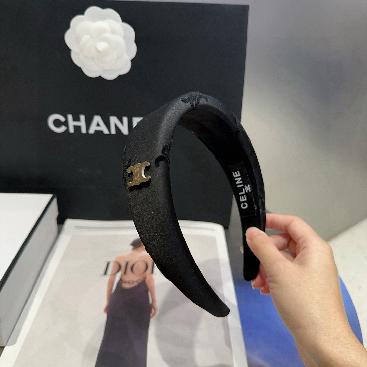 NO:370759,P with packaging box CELINE Arc de Triomphe new headband, exquisite and comfortable, very fashionable and versatile!  Goddess essential items hairpins, hairpins, celine, celine, hairpins19860909P 配包装盒 CELINE（赛琳）凯旋门新款发箍,精致舒适,非常时尚百搭！女神必备单品发夹,发夹,celine,celine,hairpins,accessory