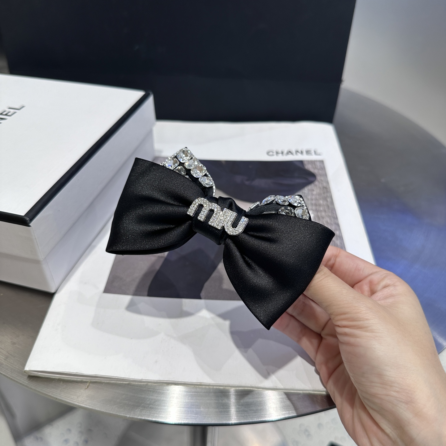 NO:370757,P with packaging box miumiu new letter duckbill clip simple and elegant, practical and versatile, very beautiful, absolutely worth buying!  hairpins, hairpins, miumiu, hairpins19860909P 配包装盒 miumiu新款字母鸭嘴夹 简单优雅,实用百搭,非常好看,绝对值得入手！发夹,发夹,miumiu,hairpins,accessory