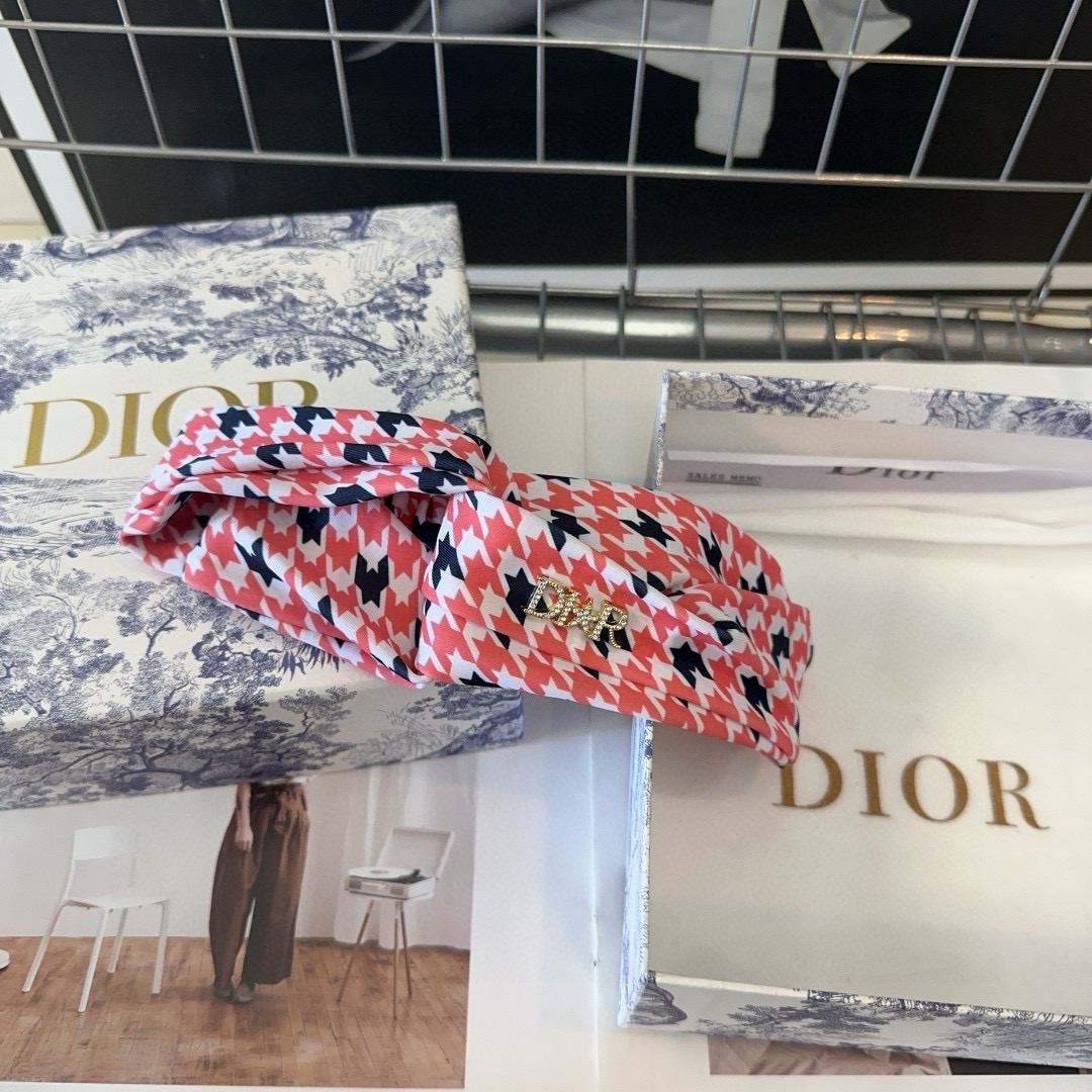  🎁配包装盒
Dior（迪奥）新款千鸟格发带，夏日小清新系列，时尚百搭！简单实用 小姐姐必备