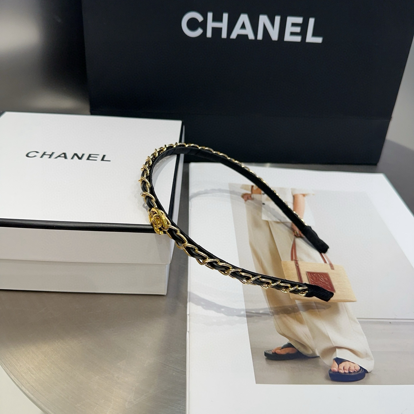 NO:371303,P with packaging box Chanel's latest small fragrance chain headband, the same style as the counter, it looks super good!  A very famous lady style, a must-have for a little fairy... Hairpins, hairpins, chanel, chanel, hairpins19860909P 配包装盒 Chanel (香奈儿)最新款小香链条发箍,专柜同款,超级好看！名媛范儿十足,小仙女必备…发夹,发夹,chanel,chanel,hairpins,accessory