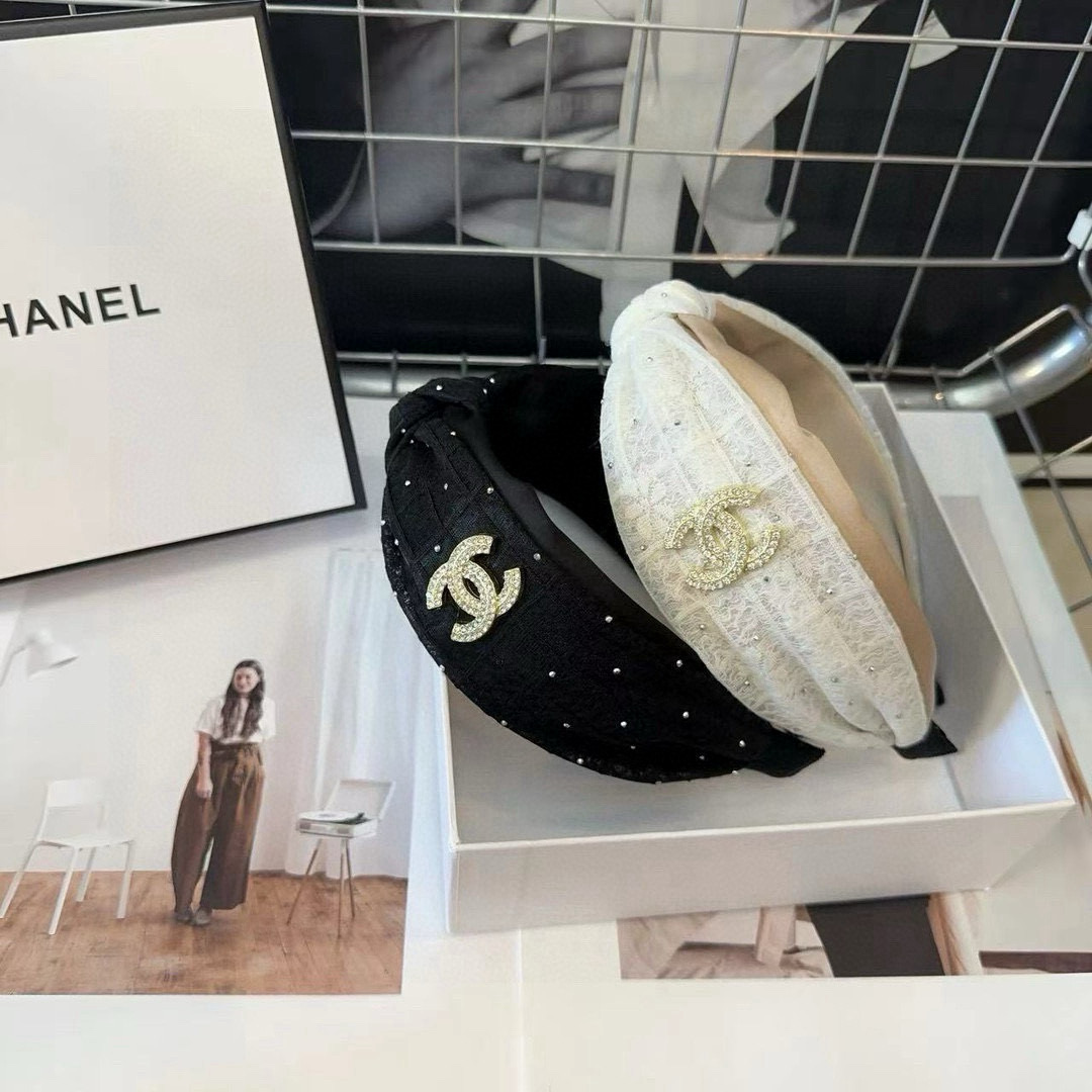 NO:371349,P with packaging box Chanel's latest small fragrant headband, super beautiful!  A very famous lady style, a must-have for a little fairy... Hairpins, hairpins, chanel, chanel, hairpins19860909P 配包装盒 Chanel (香奈儿)最新款小香发箍,超级好看！名媛范儿十足,小仙女必备…发夹,发夹,chanel,chanel,hairpins,accessory