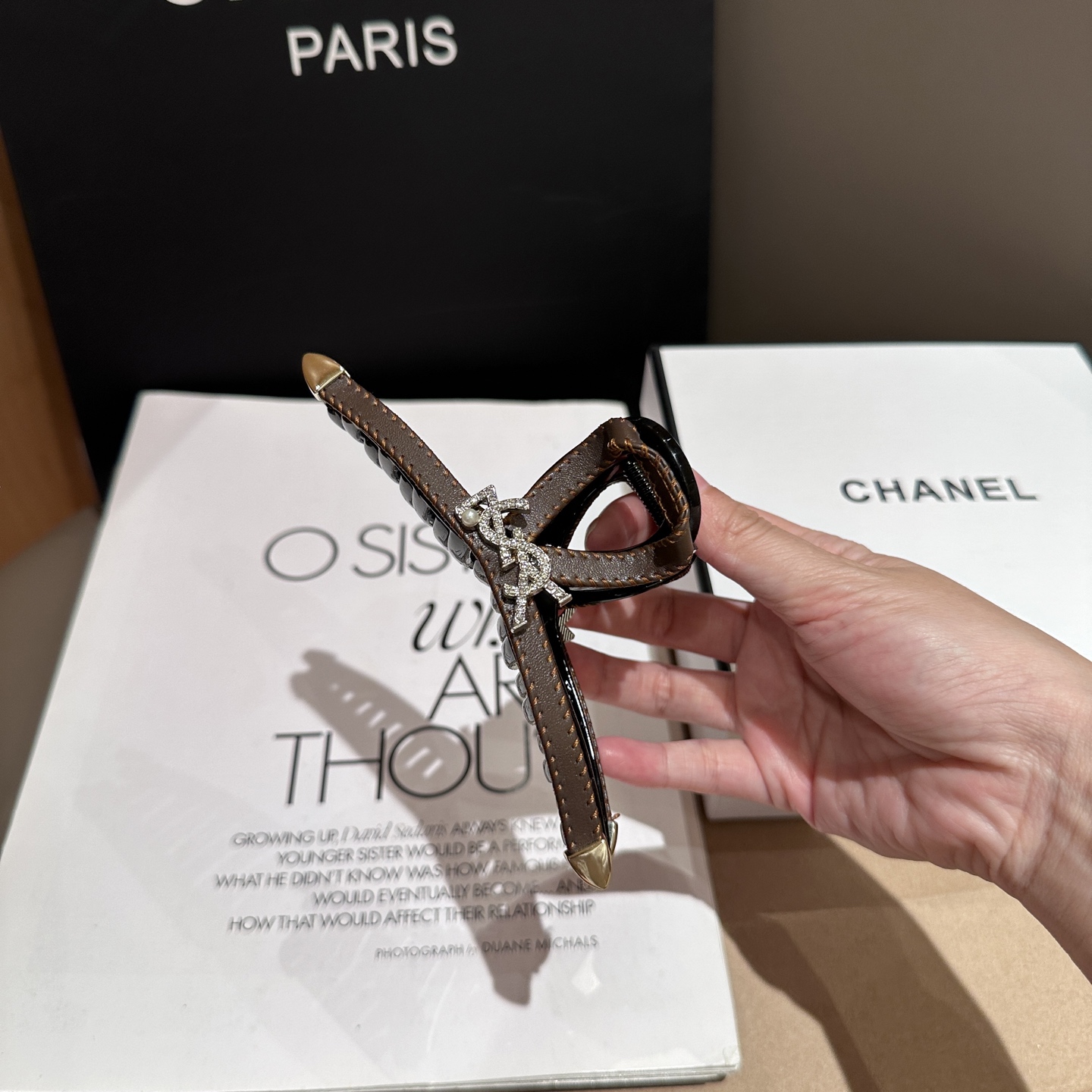 NO:371355,P packing box YSL (Saint Laurent) new clip, celebrity style and beauty, fashionable and versatile, must-have for sweet and cool girls... Hairpins, hairpins, saint laurent, saint laurent, hairpins19860909P 配包装盒 YSL（圣罗兰）新款抓夹,名媛风气质美,时尚百搭,甜酷小姐姐必备…发夹,发夹,saint laurent,saint laurent,hairpins,accessory