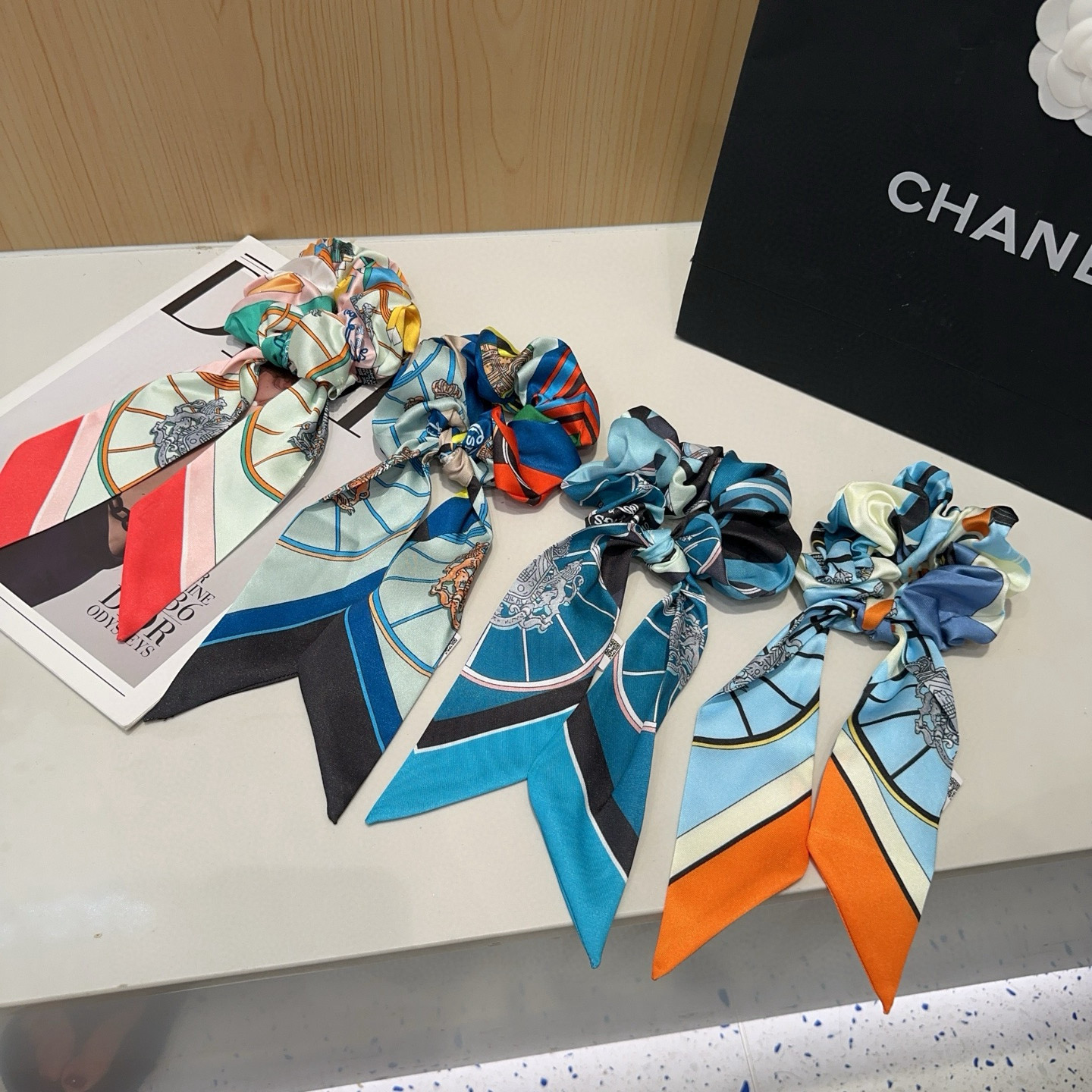 NO:372117,P with packaging box HERMES (Hermes) new H streamer hair ring, simple and practical, fashionable and versatile!  Little fairy must have hairpins, hairpins, hermes, hermes, hairpins19860909P 配包装盒 HERMES（爱马仕）新款H飘带发圈,简单实用,时尚百搭！小仙女必备发夹,发夹,hermes,hermes,hairpins,accessory