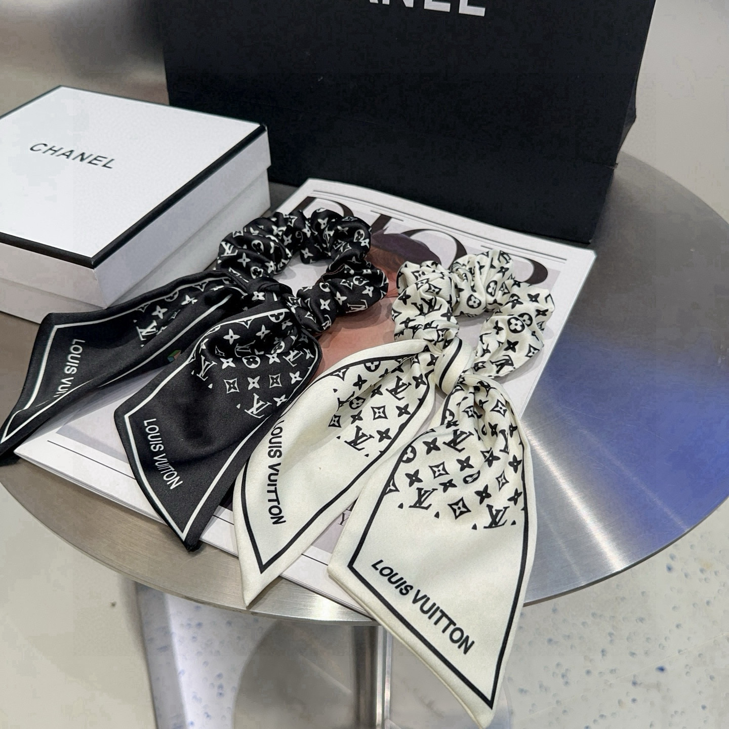 NO:372164,P with packaging box Louis Vuitton (Louis Vuitton) Donkey Home's new product streamer hair ring, classic LV logo, simple and atmospheric, especially eye-catching!  Super popular small items hairpins, hairpins, louis vuitton, louis vuitton, louis vuitton, louis vuitton, louis vuitton, louis vuitton, louis vuitton, hairpins19860909P 配包装盒 Louis Vuitton (路易威登)驴家新品飘带发圈,经典LV标志,简单大气,特别吸睛！超火爆小单品发夹,发夹,louis vuitton,louis vuitton,louis vuitton,louis vuitton,louis vuitton,hairpins,accessory