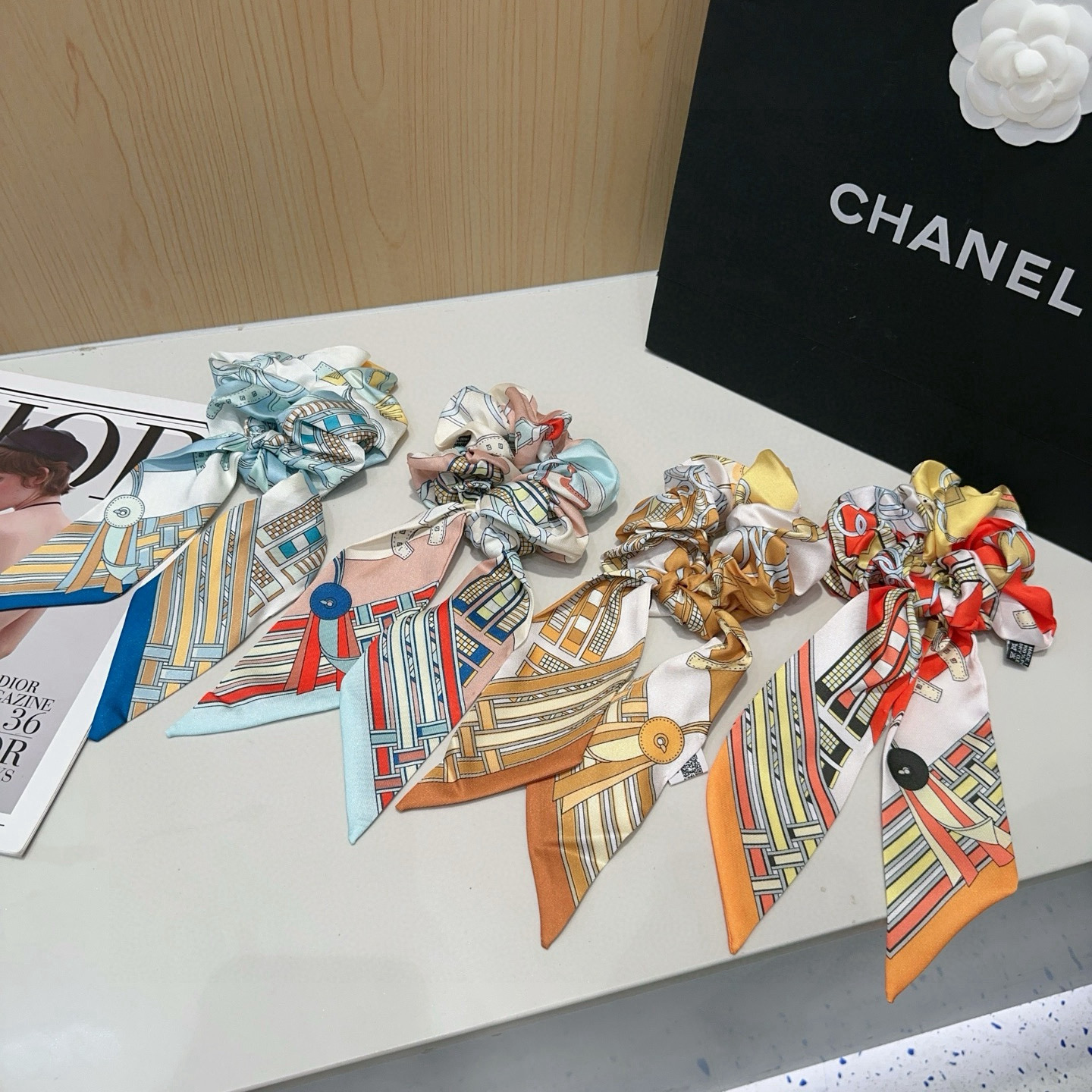 NO:372169,P with packaging box HERMES (Hermes) new H streamer hair ring, simple and practical, fashionable and versatile!  Little fairy must have hairpins, hairpins, hermes, hermes, hairpins19860909P 配包装盒 HERMES（爱马仕）新款H飘带发圈,简单实用,时尚百搭！小仙女必备发夹,发夹,hermes,hermes,hairpins,accessory