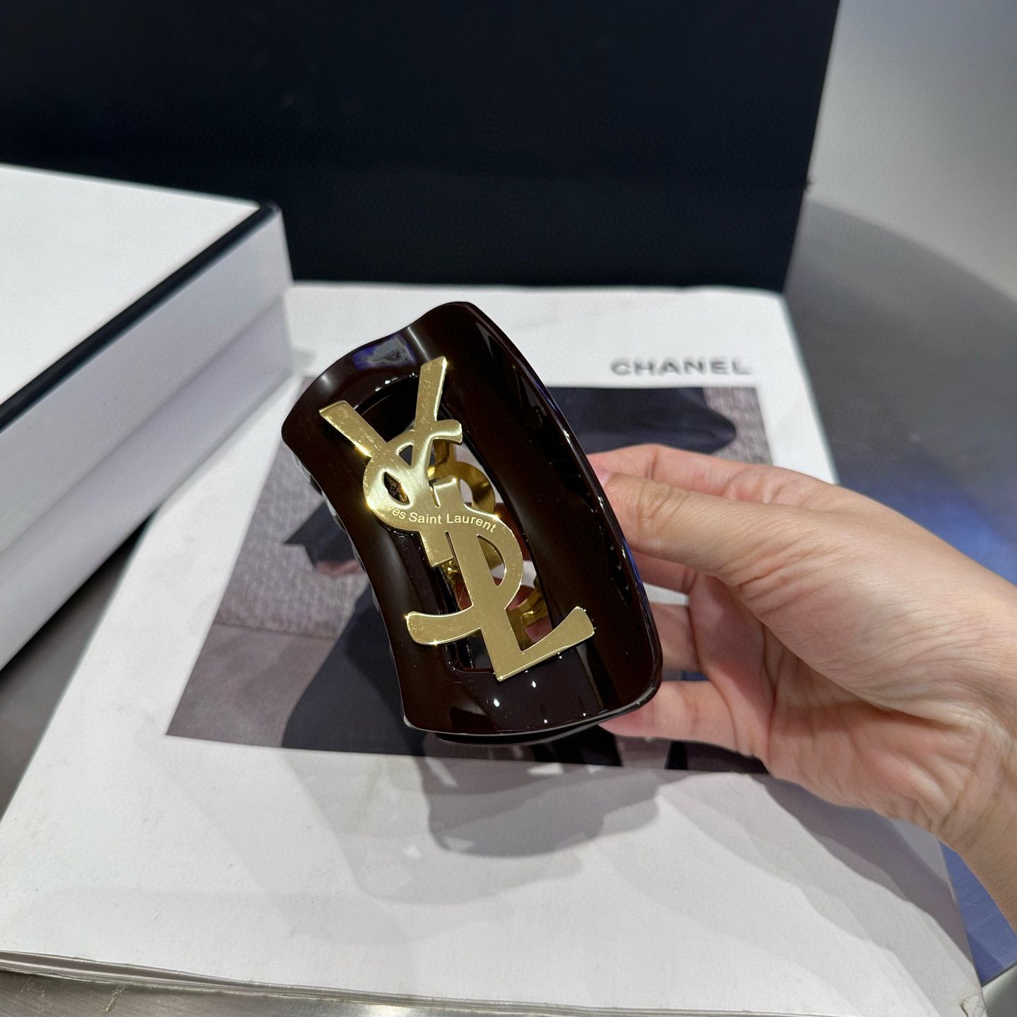 NO:371799,P packing box YSL (Saint Laurent) new clip, celebrity style and beauty, fashionable and versatile, must-have for sweet and cool girls... Hairpins, hairpins, saint laurent, saint laurent, hairpins19860909P 配包装盒 YSL（圣罗兰）新款抓夹,名媛风气质美,时尚百搭,甜酷小姐姐必备…发夹,发夹,saint laurent,saint laurent,hairpins,accessory