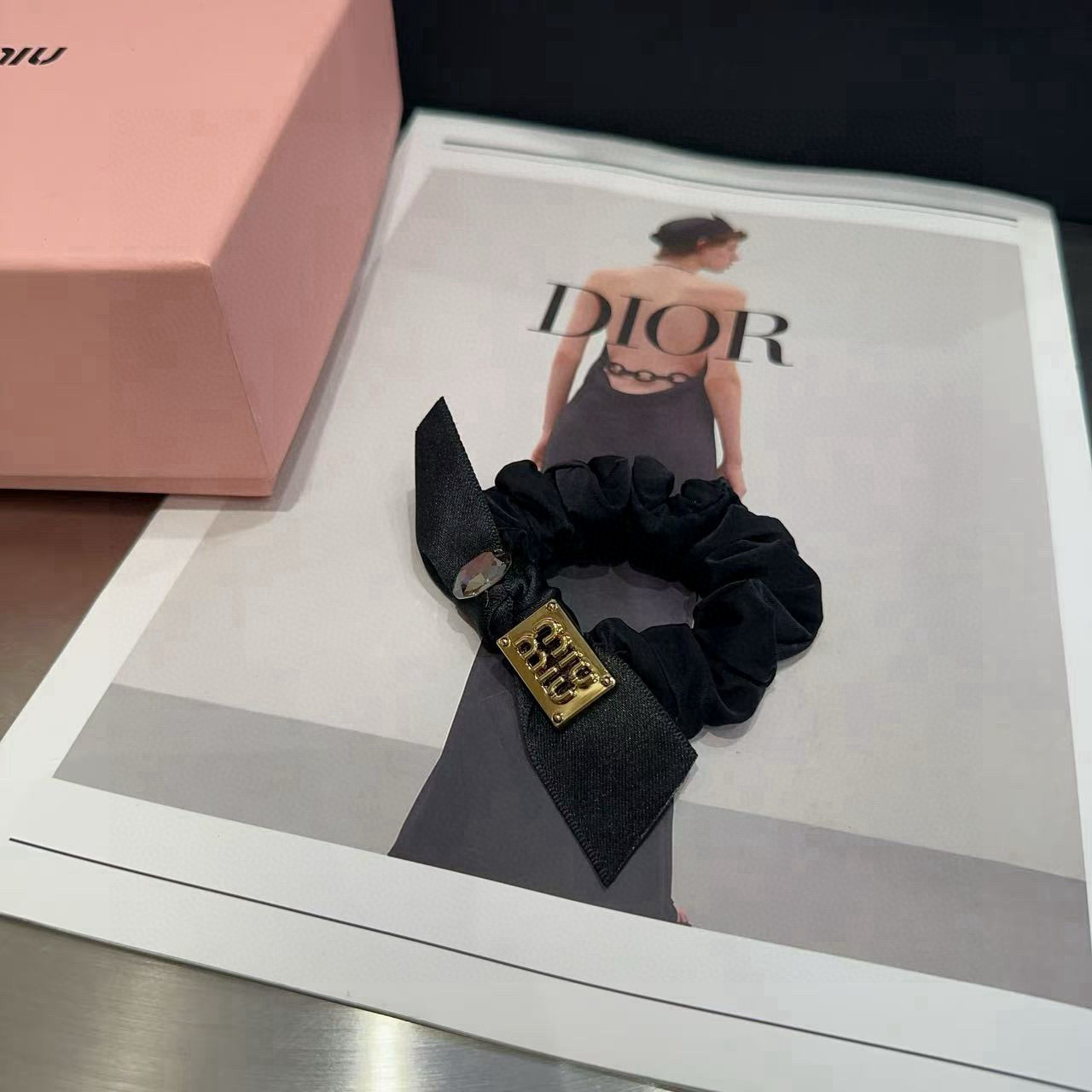 NO:372174,P packing box Miumiu new letter hair ring, simple and elegant, practical and versatile, very worth buying hairpins, hairpins, miumiu, hairpins19860909P 配包装盒 miumiu新款字母发圈,简单优雅,实用百搭,非常值得入手发夹,发夹,miumiu,hairpins,accessory