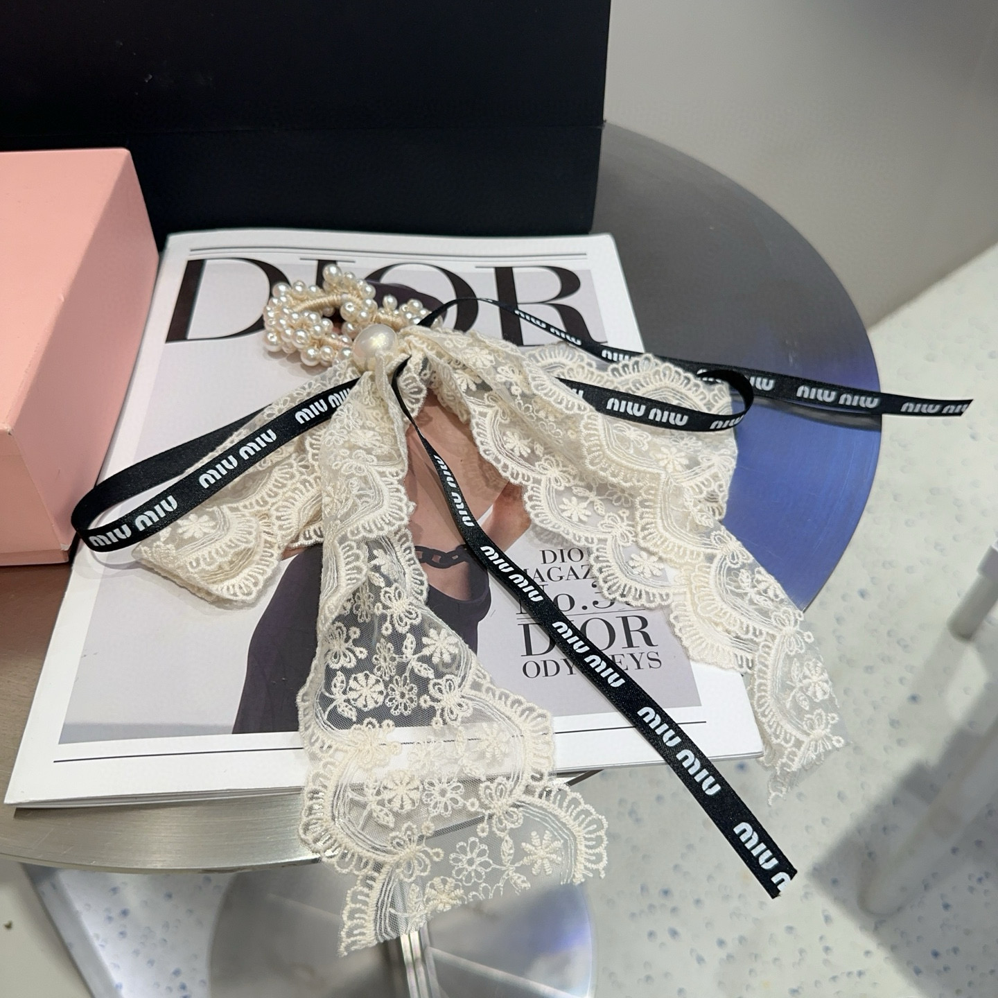 NO:371812,P packing box Miumiu new alphabet pearl hair ring, simple and elegant, practical and versatile, very worth buying hairpins, hairpins, miumiu, hairpins19860909P 配包装盒 miumiu新款字母珍珠发圈,简单优雅,实用百搭,非常值得入手发夹,发夹,miumiu,hairpins,accessory