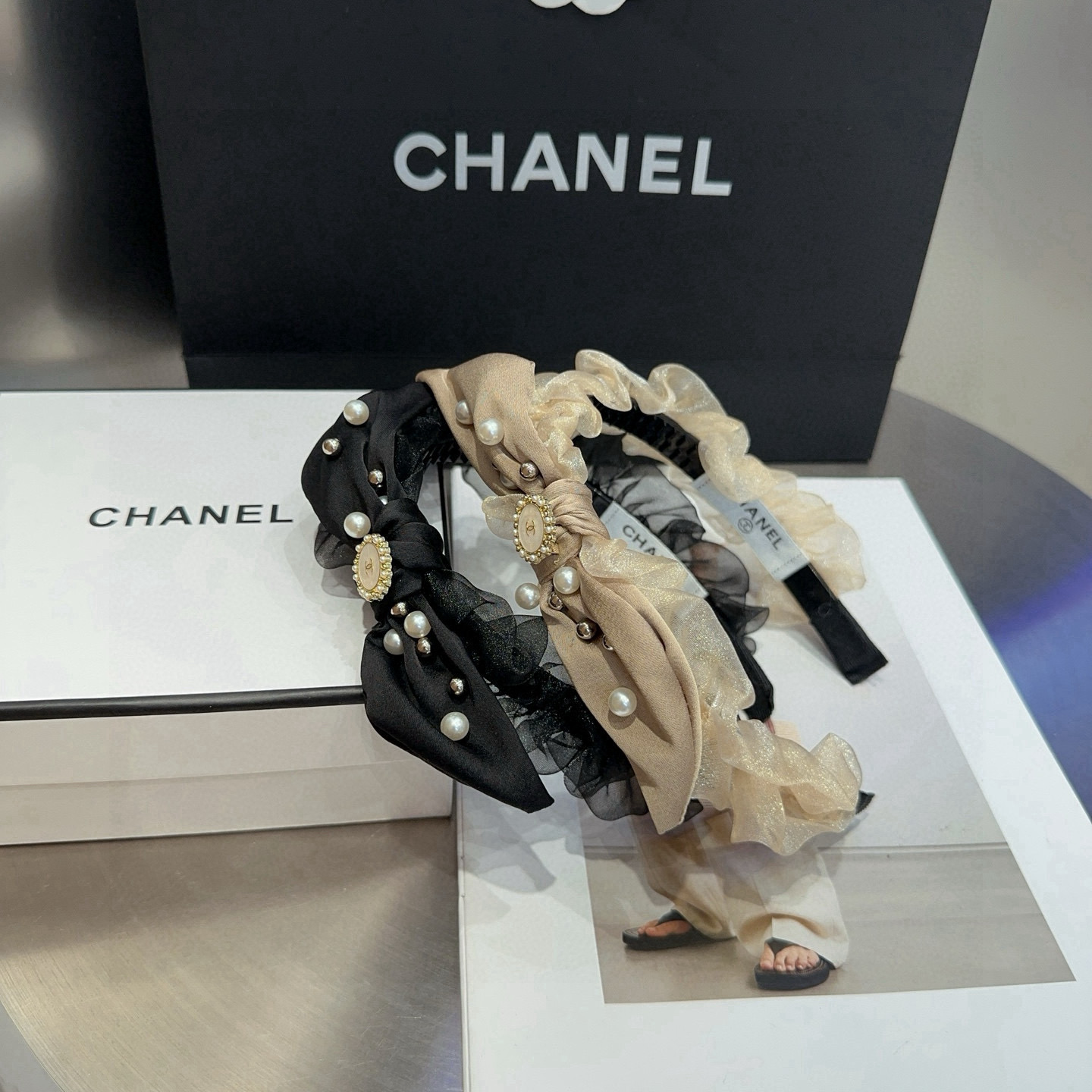 NO:542627,P with packaging box Chanel (Chanel) latest small fragrance hit headband, super beautiful!  A very famous lady style, a must-have for a little fairy... Hairpins, hairpins, chanel, chanel, hairpins19860909P 配包装盒 Chanel (香奈儿)最新款小香爆款发箍,超级好看！名媛范儿十足,小仙女必备…发夹,发夹,chanel,chanel,hairpins,accessory