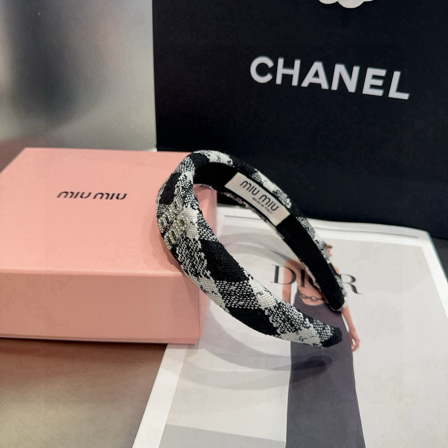 NO:542625,P packing box miumiu's new letter headband is simple and elegant, practical and versatile, full of celebrity style!  A must-have hairpins for fairies, hairpins, miumiu, hairpins19860909P 配包装盒 miumiu新款字母发箍,简单优雅,实用百搭,名媛范儿十足！小仙女必备发夹,发夹,miumiu,hairpins,accessory