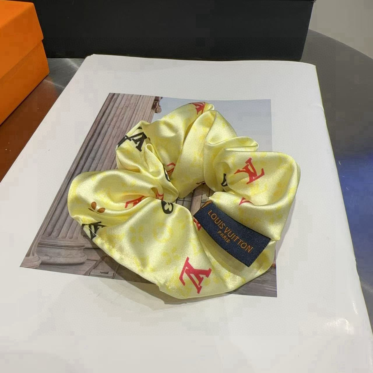 P 65🎁配包装盒
Louis Vuitton (路易威登)驴家新品发圈，夏日小清新！简单大气，特别吸睛！超火爆小单品