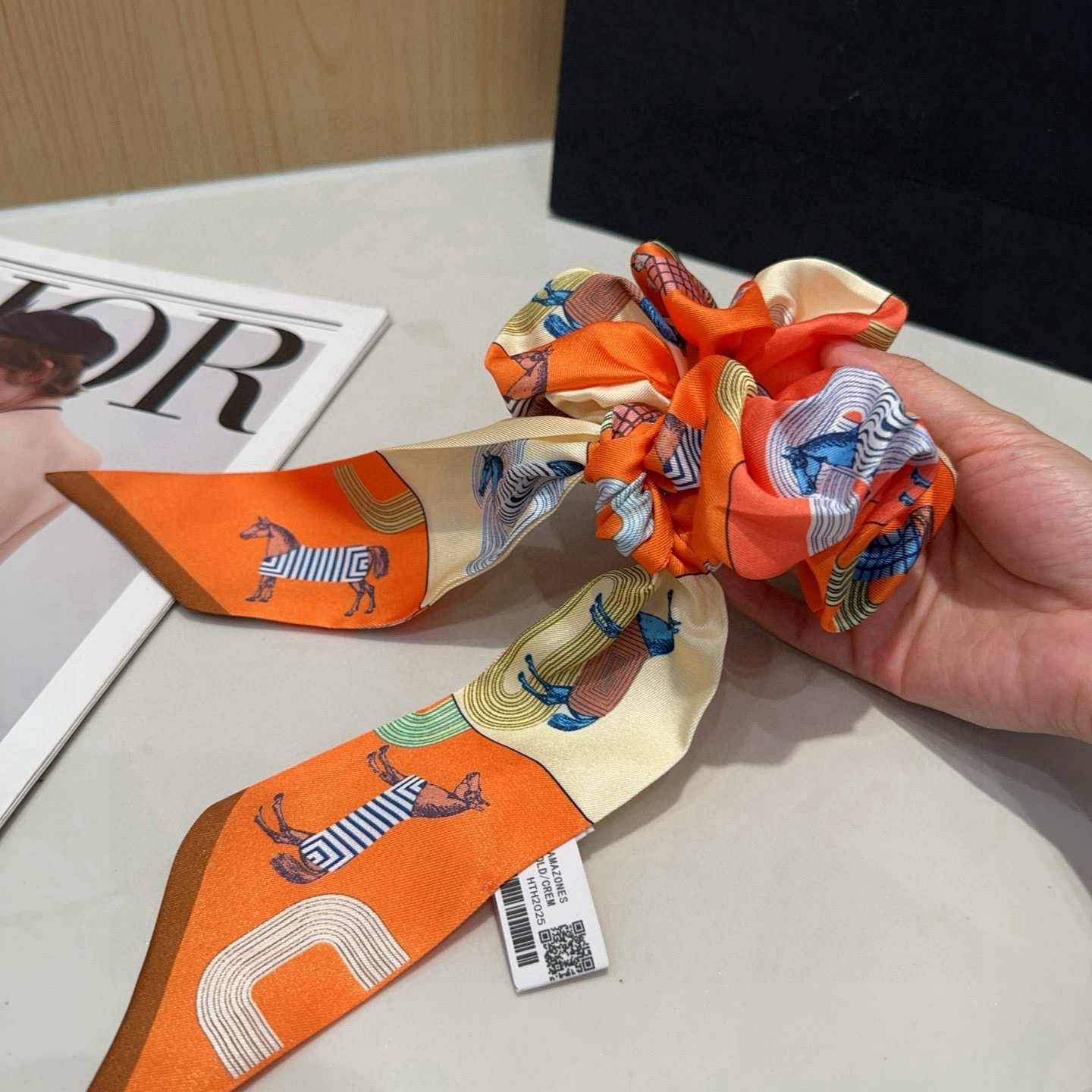 P 65🎁配包装盒
HERMES（爱马仕）新款H飘带发圈，简单实用，时尚百搭！小仙女必备