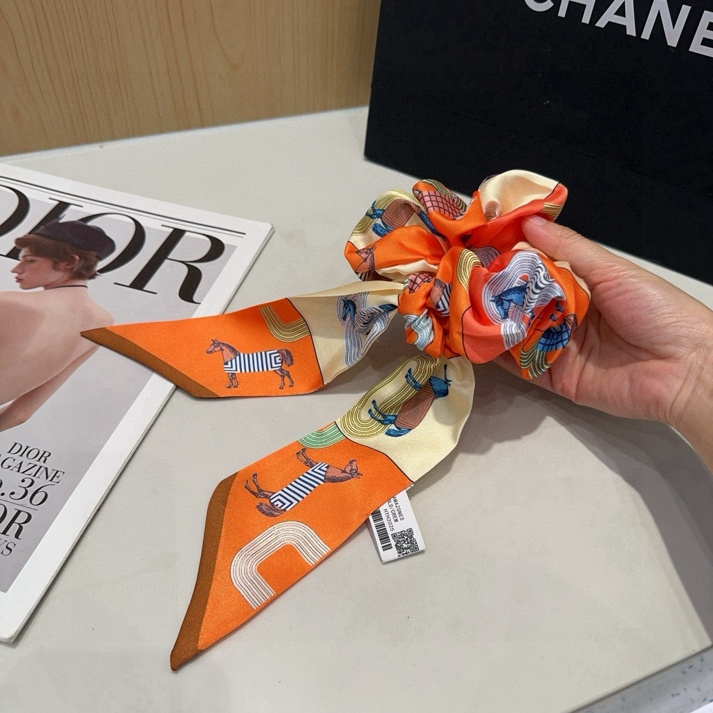 P 65🎁配包装盒
HERMES（爱马仕）新款H飘带发圈，简单实用，时尚百搭！小仙女必备