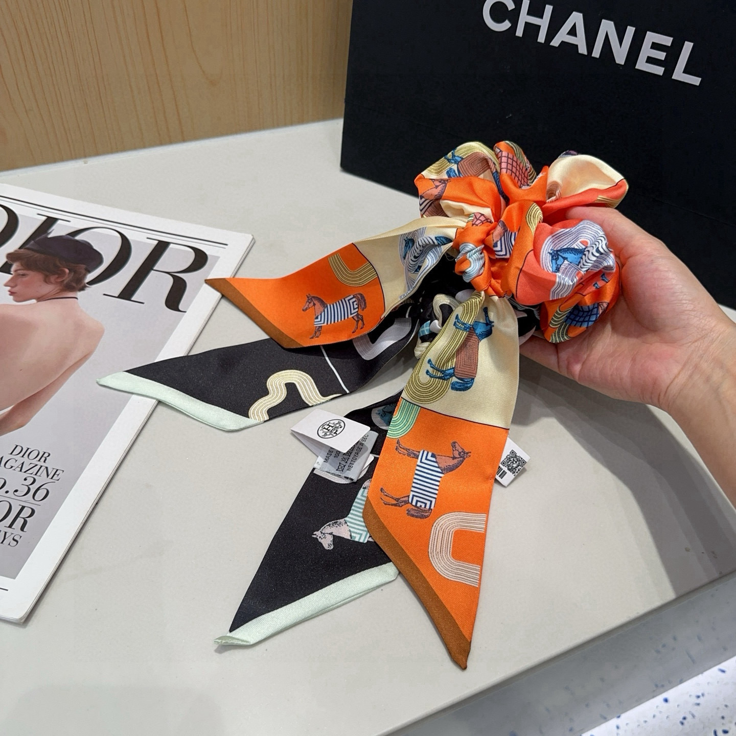 P 65🎁配包装盒
HERMES（爱马仕）新款H飘带发圈，简单实用，时尚百搭！小仙女必备