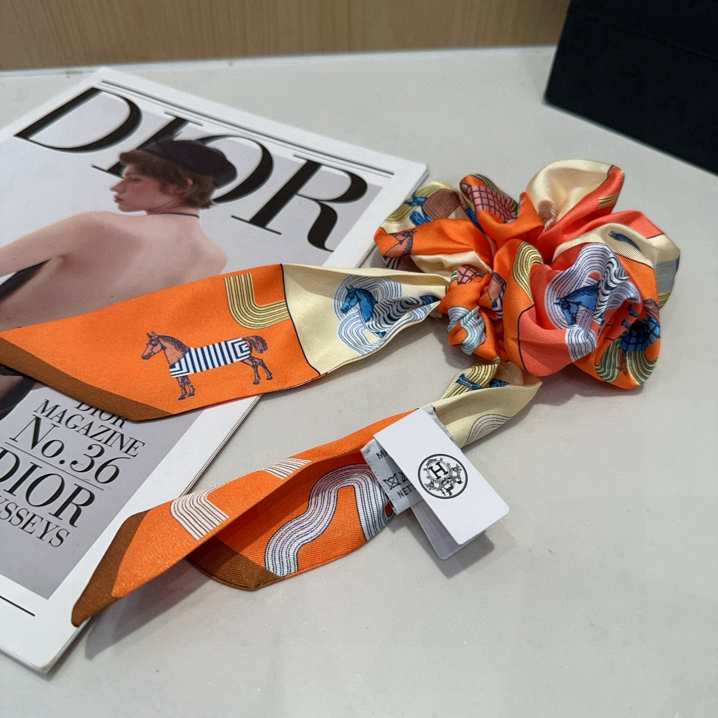 P 65🎁配包装盒
HERMES（爱马仕）新款H飘带发圈，简单实用，时尚百搭！小仙女必备