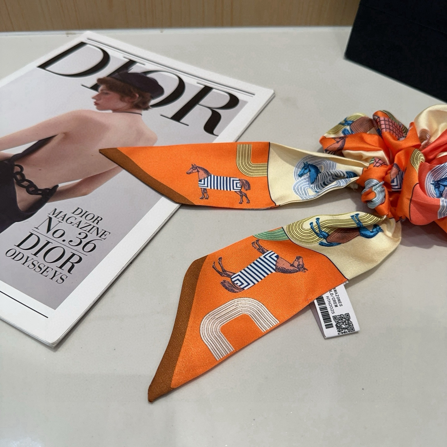 P 65🎁配包装盒
HERMES（爱马仕）新款H飘带发圈，简单实用，时尚百搭！小仙女必备