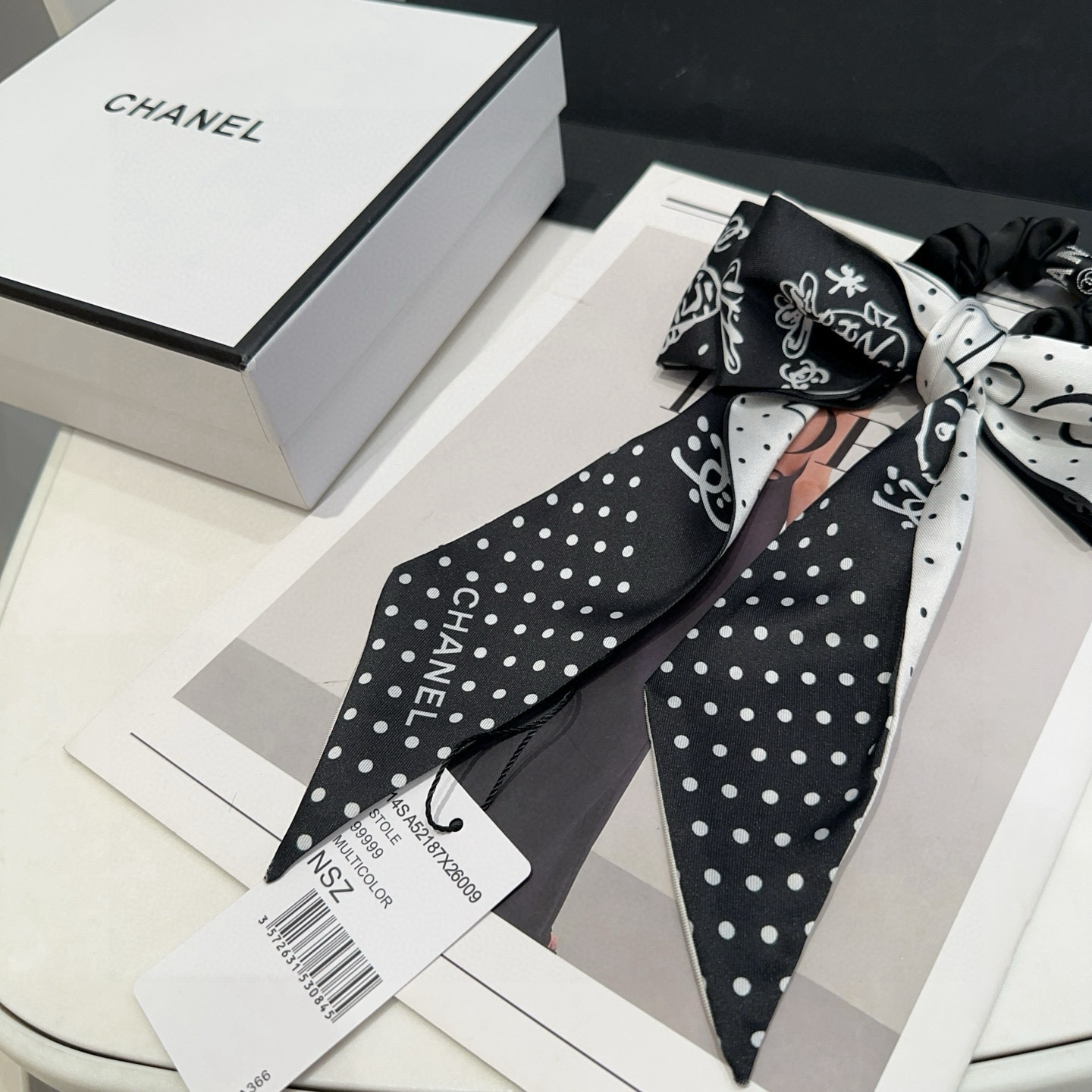 P 80🎁配包装盒
CHANEL（香奈儿）最新款小香飘带发圈，百搭优雅，简单又实用！小姐姐必入单品