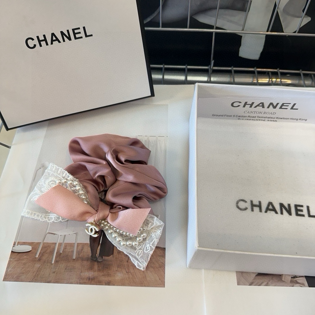 NO:555155,P Comes with a packaging box. Chanel's hottest new hair band, a beautiful one!  Fashionable Items Little fairies must pay attention to hairpins, hairpins, chanel, chanel, hairpins19860909P 配包装盒 Chanel（香奈儿）最火爆新款发圈,绝美的一款！时尚潮品 小仙女必眼入发夹,发夹,chanel,chanel,hairpins,accessory