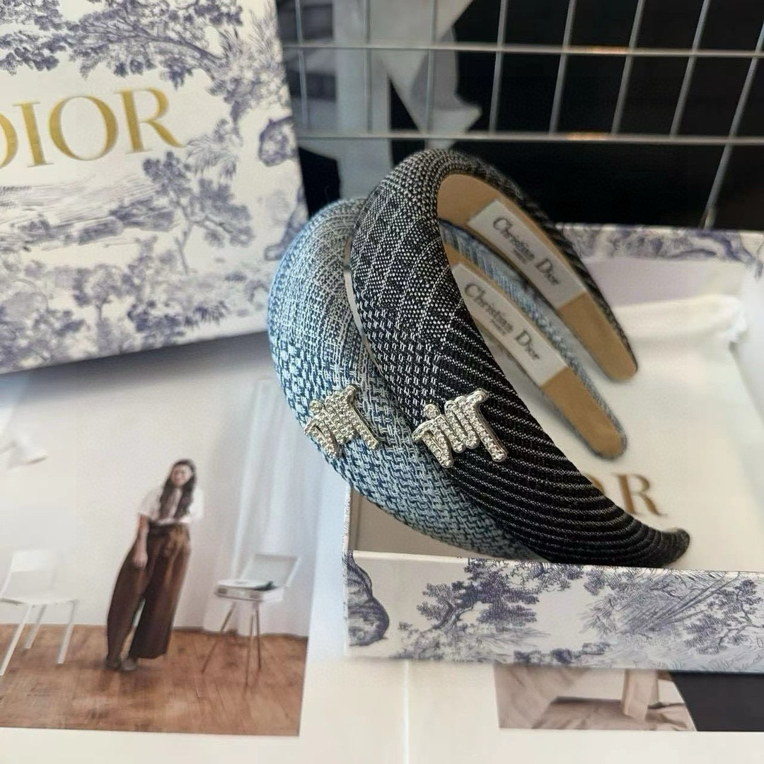 NO:555478,Comes with packaging box Dior's new D-home headband, summer fresh series, fashionable and versatile!  Simple and practical, a must-have hairpin for young ladies, hairpins, dior, dior, dior, hairpins19860909配包装盒 Dior（迪奥）新款D家发箍,夏日小清新系列,时尚百搭！简单实用 小姐姐必备发夹,发夹,dior,dior,dior,hairpins,accessory