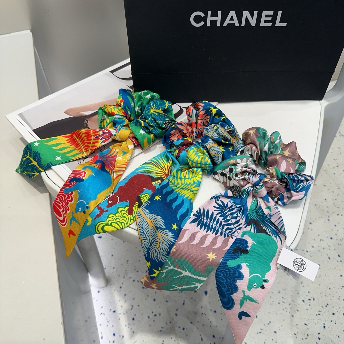 NO:555134,P Comes with packaging box HERMES new H ribbon hair tie, simple and practical, fashionable and versatile!  Essential hairpins for little fairies, hairpins, hermes, hermes, hairpins19860909P 配包装盒 HERMES（爱马仕）新款H飘带发圈,简单实用,时尚百搭！小仙女必备发夹,发夹,hermes,hermes,hairpins,accessory