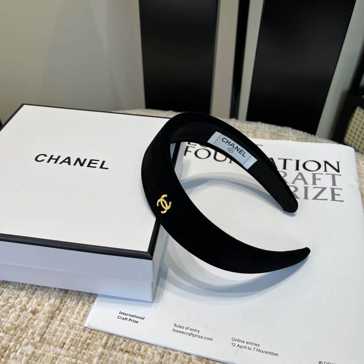 NO:555138,P Comes with a packaging box. Chanel’s latest mini-fragrant headband, super pretty!  Full of celebrity style, a must-have for little fairies...hairpins, hairpins, chanel, chanel, hairpins19860909P 配包装盒 Chanel (香奈儿)最新款小香爆款发箍,超级好看！名媛范儿十足,小仙女必备…发夹,发夹,chanel,chanel,hairpins,accessory
