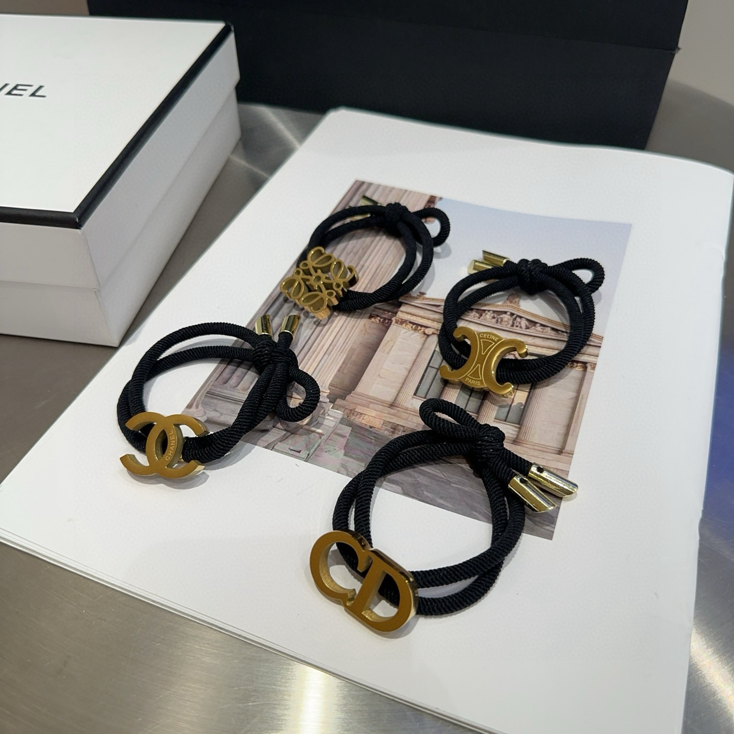 NO:555160,P Comes with packaging box (single) Chanel (Chanel) latest small fragrance rubber band Dior (Dior) latest D family rubber band super beautiful!  Full of ladylike style, a must-have for little fairies... hairpins, hairpins, chanel, chanel, dior, dior, dior, hairpins19860909P 配包装盒（单个） Chanel (香奈儿)最新款小香橡皮筋 Dior(迪奥)最新款D家橡皮筋 超级好看！名媛范儿十足,小仙女必备…发夹,发夹,chanel,chanel,dior,dior,dior,hairpins,accessory