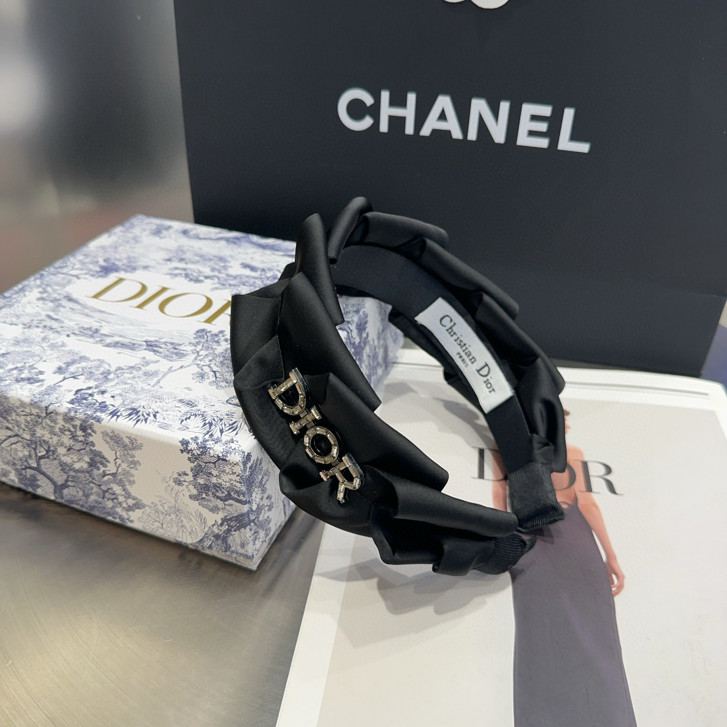 NO:586668,P Comes with packaging box Dior's new CD letter headband, simple, practical and fashionable.  Very nice!  A must-have for little fairies...hairpins, hair clips, dior, dior, hairpins19860909P 配包装盒 Dior（迪奥）新款CD字母发箍,简单实用 时尚潮流．非常好看！小仙女必备…发夹,发夹,dior,dior,hairpins,accessory