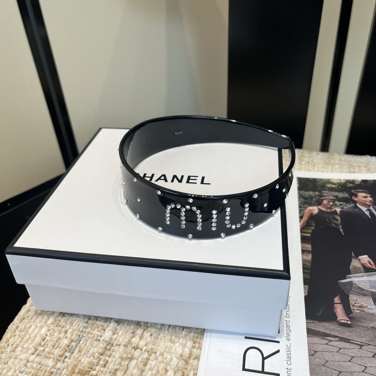 NO:586683,P Comes with packaging box miumiu's new letter diamond headband, simple and elegant, practical and versatile, full of ladylike style!  Essential hairpins for little fairies, hairpins, miumiu, hairpins19860909P 配包装盒 miumiu新款字母钻石发箍,简单优雅,实用百搭,名媛范儿十足！小仙女必备发夹,发夹,miumiu,hairpins,accessory