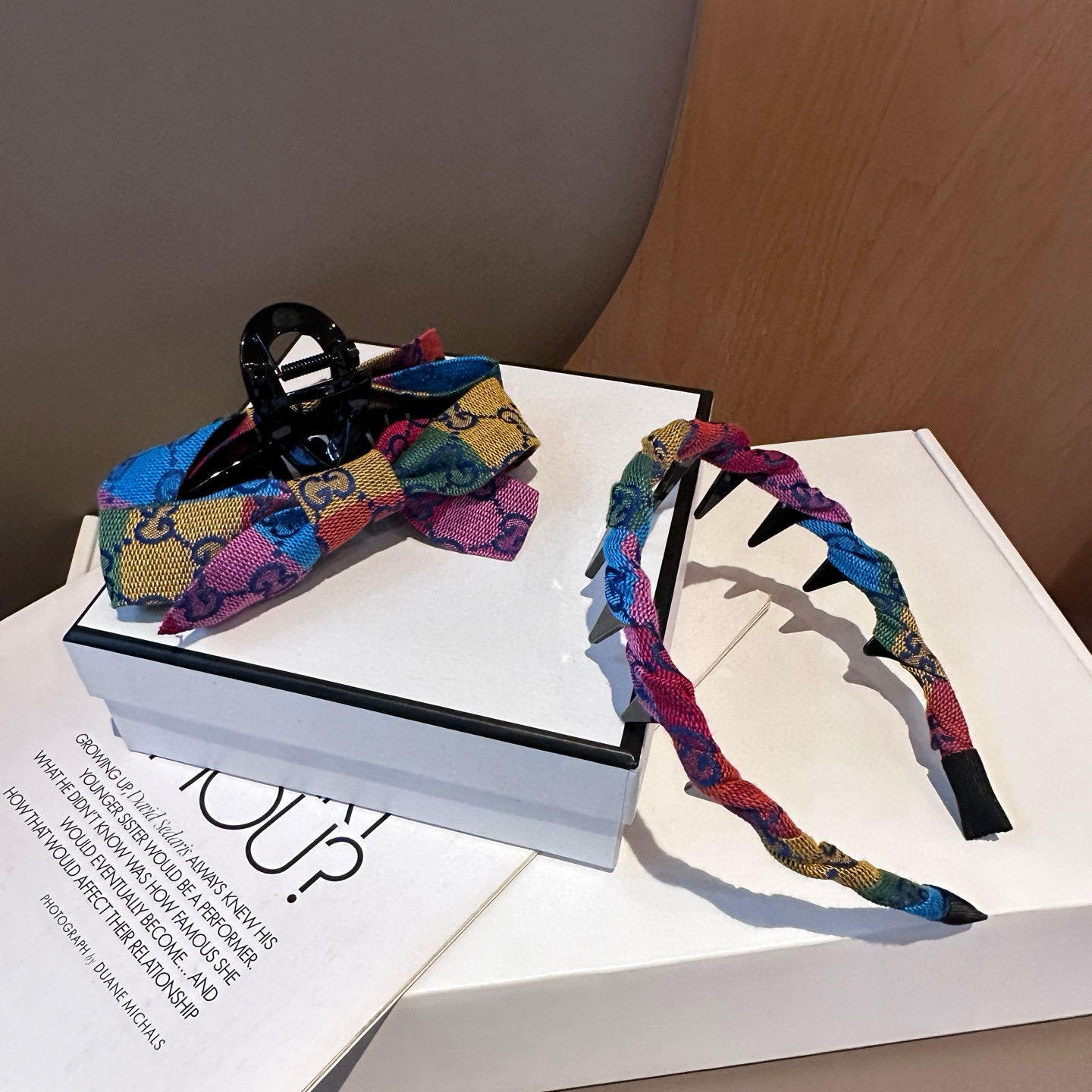 NO:586424,P Comes with a packaging box Gucci GG letter rainbow gripper, fashionable and easy to match!  Essential hairpins for little fairies, hairpins, gucci, hairpins19860909P 配包装盒 Gucci(古奇) GG字母彩虹抓夹,时尚潮流,非常好搭配！小仙女必备发夹,发夹,gucci,hairpins,accessory