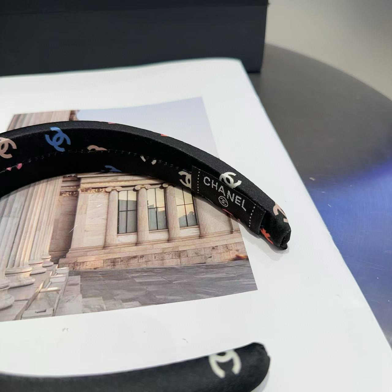 P 60🎁配包装盒
Chanel (香奈儿)最新款小香发箍，夏日小清新，超级好看！名媛范儿十足，小仙女必备&hellip;