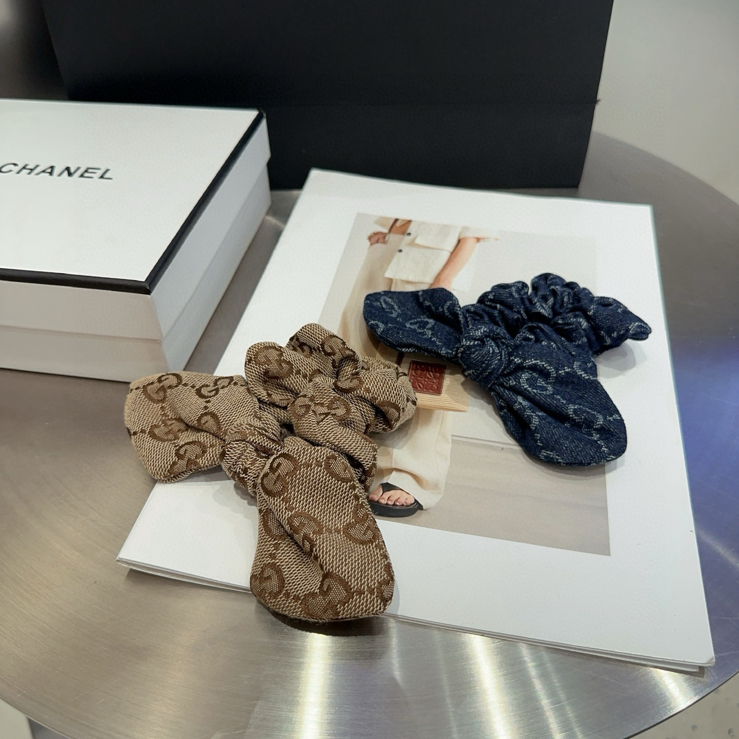 NO:640927,P Comes with a packaging box Gucci GG hair tie, classic letters and a small bow!  Very eye-catching and timeless...hairpins, hair clips, gucci, hairpins19860909P 配包装盒 Gucci(古奇) GG发圈,经典字母搭配小蝴蝶结！特别耐看,永不过时…发夹,发夹,gucci,hairpins,accessory