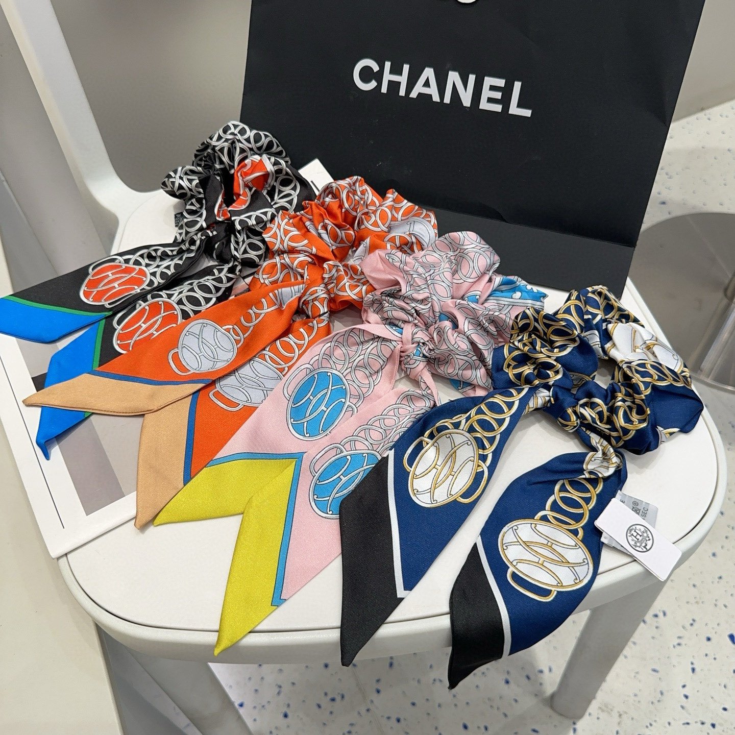 NO:640935,P Comes with packaging box HERMES new H ribbon hair tie, simple and practical, fashionable and versatile!  Essential hairpins for little fairies, hairpins, hermes, hermes, hairpins19860909P 配包装盒 HERMES（爱马仕）新款H飘带发圈,简单实用,时尚百搭！小仙女必备发夹,发夹,hermes,hermes,hairpins,accessory