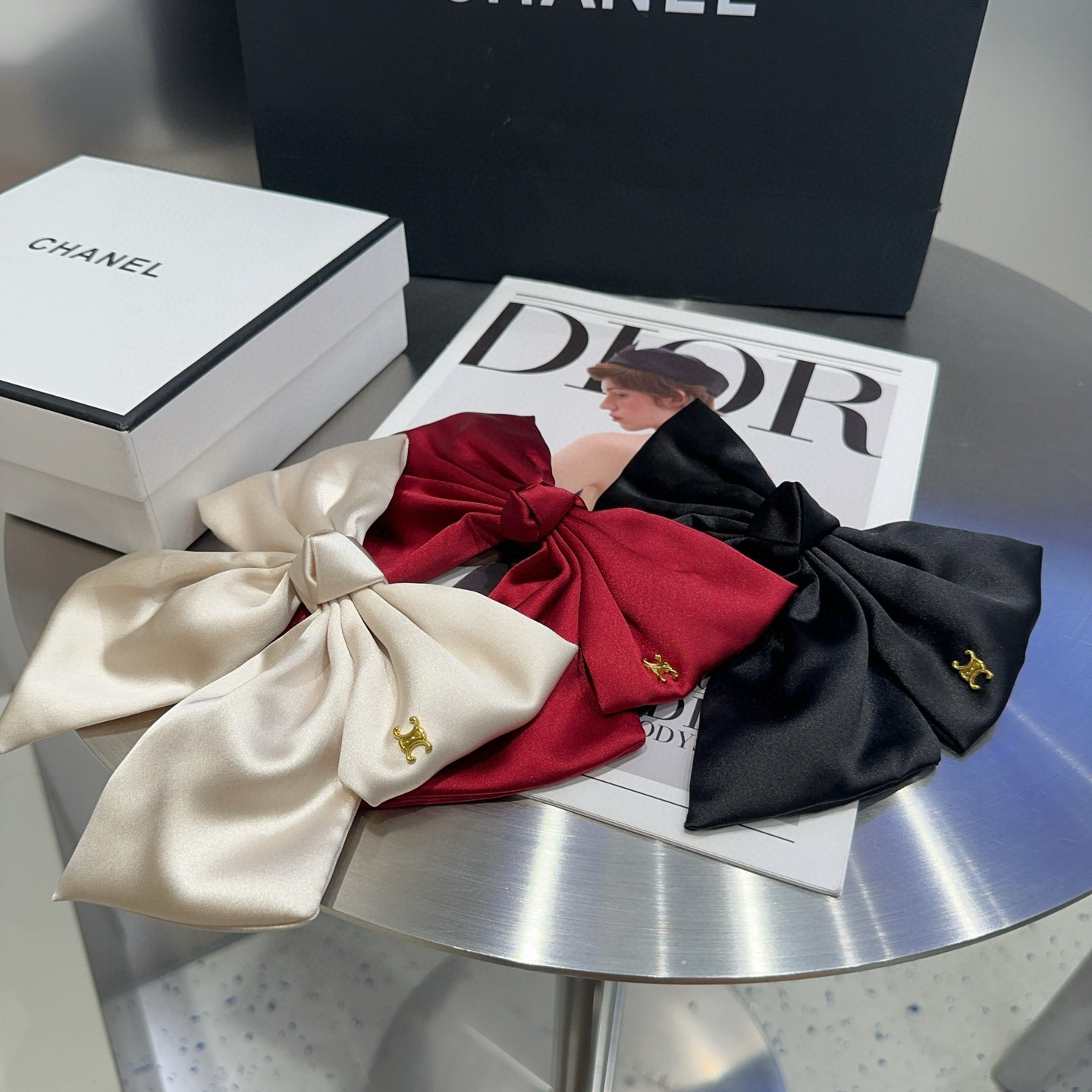 NO:640746,P Comes with packaging box CELINE Arc de Triomphe's new spring clip, simple and elegant, fashionable and versatile!  Must-have hairpins for goddesses, hairpins, celine, celine, hairpins19860909P 配包装盒 CELINE（赛琳）凯旋门新款弹簧夹,简单大气,时尚百搭！女神必备单品发夹,发夹,celine,celine,hairpins,accessory