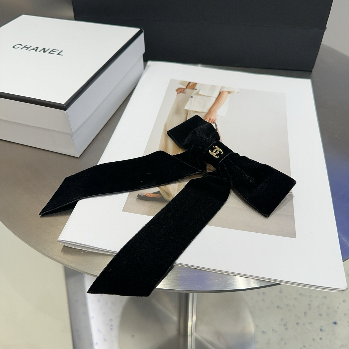 NO:640754,P with packaging box Chanel (Chanel) popular small fragrance spring clip, the same style at the counter, the elegant little fairy looks over, it is worth buying a hairpin, hairpin, chanel, chanel, hairpins19860909P 配包装盒 Chanel（香奈儿）火爆款小香弹簧夹,专柜同款,优雅的小仙女看过来,值得入手一款发夹,发夹,chanel,chanel,hairpins,accessory