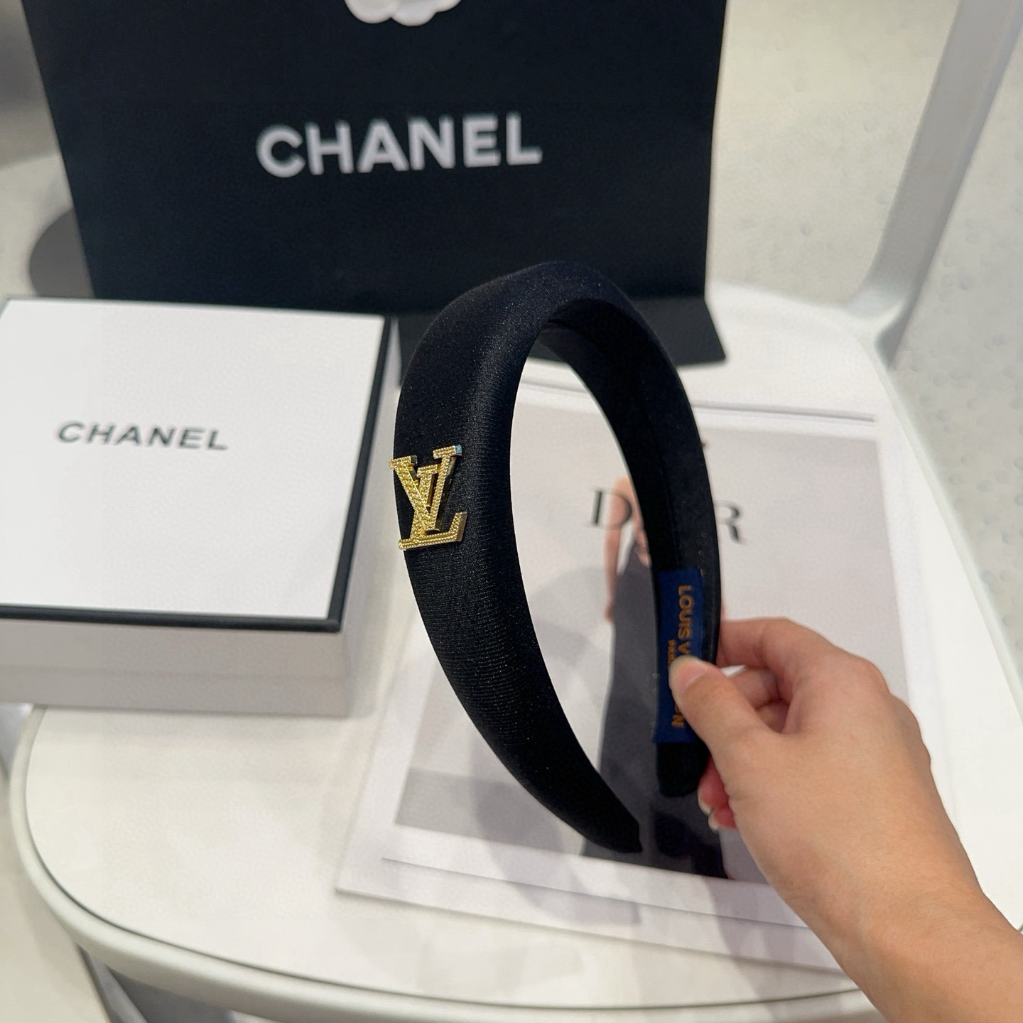 NO:619375,P comes with packaging box Louis Vuitton (Louis Vuitton) Lujia hairband, simple and elegant, particularly eye-catching, super popular small item, a must-have hairpin for fashionistas, hairpins, louis vuitton, louis vuitton, louis vuitton, louis vuitton, hairpins19860909P 配包装盒 Louis Vuitton (路易威登)驴家发箍,简单大气,特别吸睛,超火爆小单品,潮人必备发夹,发夹,louis vuitton,louis vuitton,louis vuitton,louis vuitton,hairpins,accessory