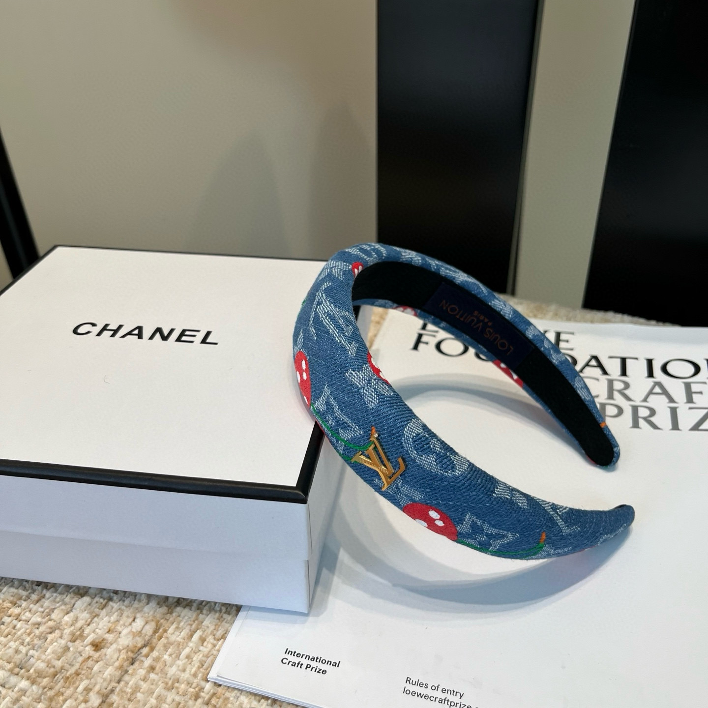 NO:619292,P with packaging box Louis Vuitton (Louis Vuitton) Lujia cherry denim headband, classic LV logo, simple and elegant, particularly eye-catching, super popular small item, a must-have hairpin for fashionistas, hairpins, louis vuitton, louis vuitton, louis vuitton, louis vuitton, louis vuitton, hairpins19860909P 配包装盒 Louis Vuitton (路易威登)驴家樱桃牛仔发箍,经典LV标志,简单大气,特别吸睛,超火爆小单品,潮人必备发夹,发夹,louis vuitton,louis vuitton,louis vuitton,louis vuitton,louis vuitton,hairpins,accessory