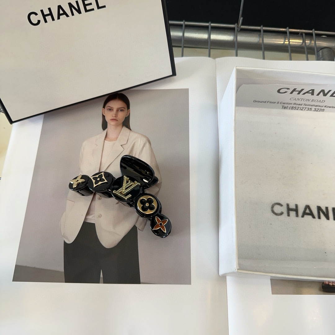 NO:619099,P Comes with a packaging box. Louis Vuitton's new product gripper, simple and elegant, particularly eye-catching, super popular small item!  Big names go out, fashionable people must have hairpins, hairpins, louis vuitton, louis vuitton, louis vuitton, louis vuitton, hairpins19860909P 配包装盒 Louis Vuitton (路易威登)驴家新品抓夹,简单大气,特别吸睛,超火爆小单品！大牌出街,潮人必备发夹,发夹,louis vuitton,louis vuitton,louis vuitton,louis vuitton,hairpins,accessory