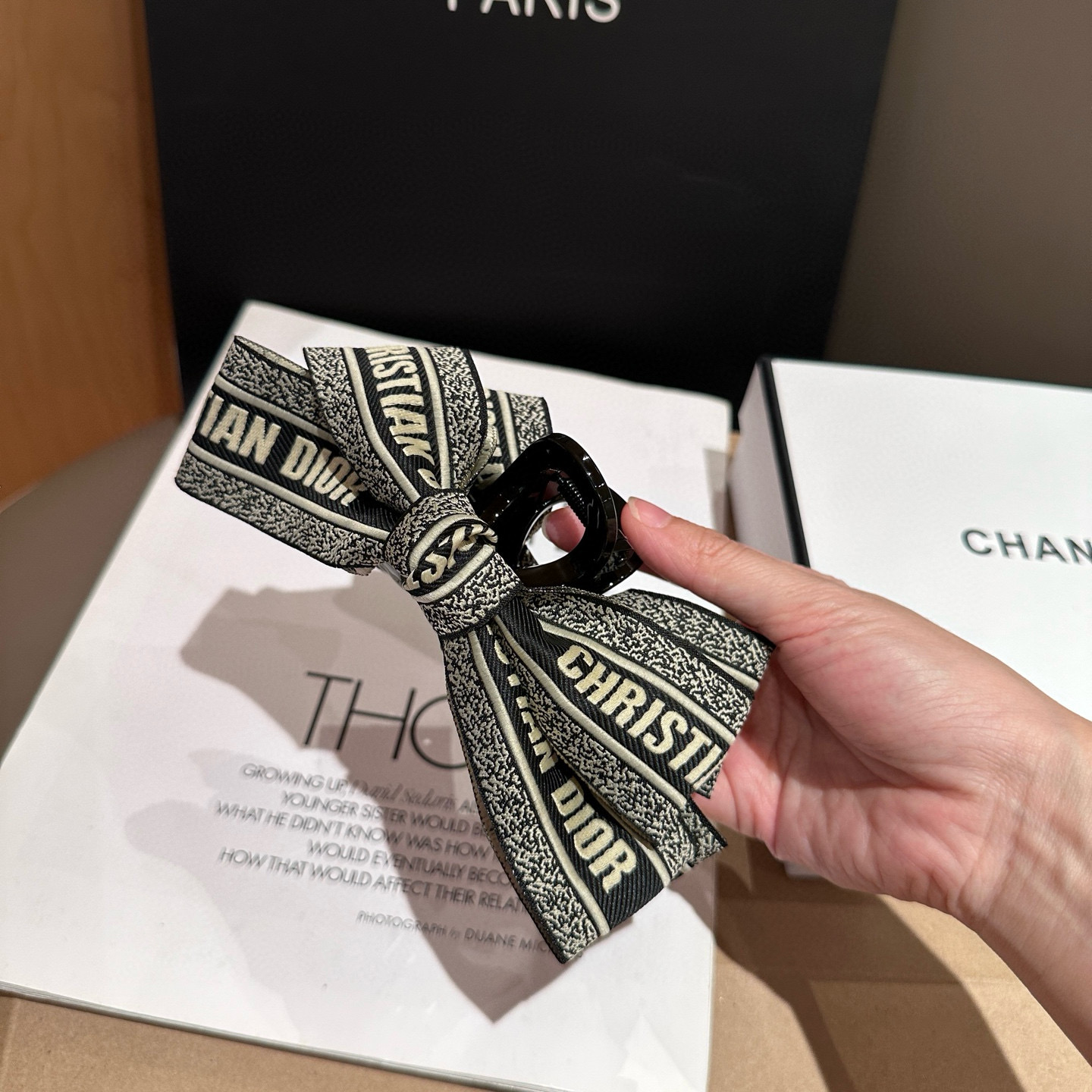 NO:619130,P Comes with packaging box Dior's new CD grabber, simple, practical and fashionable!  Super pretty!  A must-have for little fairies...hairpins, hair clips, dior, dior, hairpins19860909P 配包装盒 Dior（迪奥）新款CD抓夹,简单实用 时尚潮流！超级好看！小仙女必备…发夹,发夹,dior,dior,hairpins,accessory