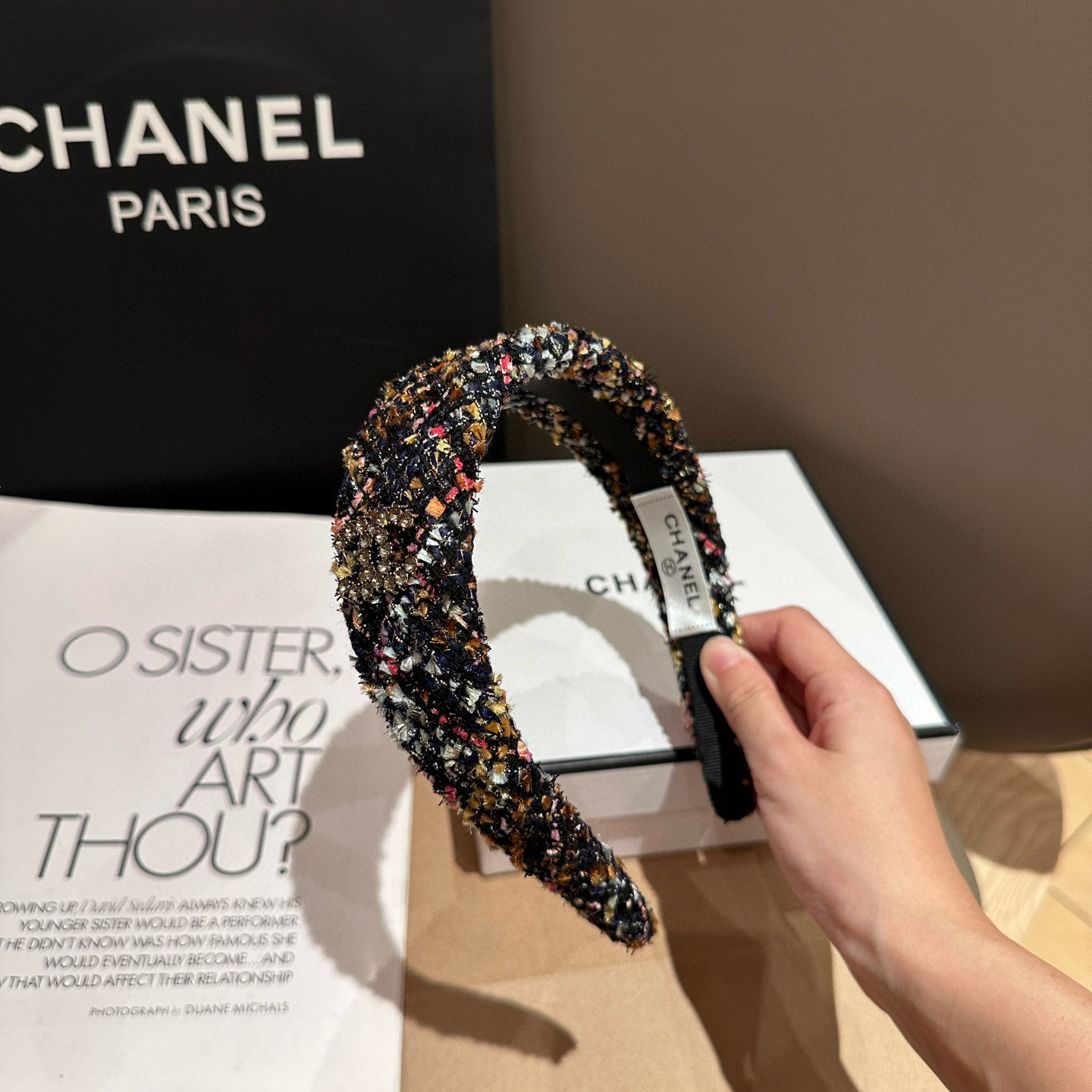 NO:619310,P Comes with a packaging box. Chanel's latest small scented headband, new for autumn and winter!  Super pretty!  Full of celebrity style, a must-have for little fairies...hairpins, hairpins, chanel, chanel, hairpins19860909P 配包装盒 Chanel (香奈儿)最新款小香发箍,秋冬新品！超级好看！名媛范儿十足,小仙女必备…发夹,发夹,chanel,chanel,hairpins,accessory