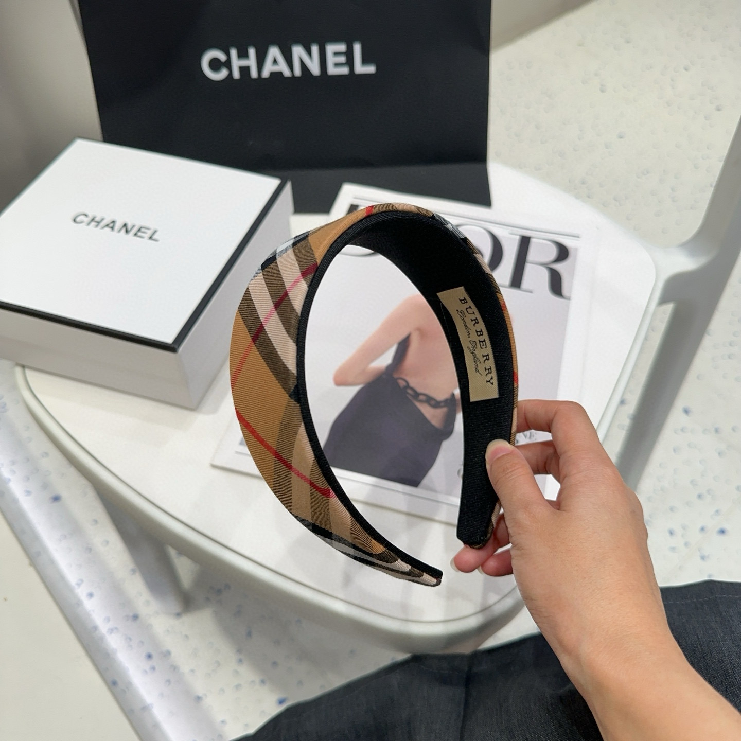 NO:619373,P with packaging box Burberry's latest classic plaid hairband, fashionable, practical and versatile, very beautiful hairpins, hairpins, burberry, burberry, hairpins19860909P 配包装盒 Burberry（巴宝莉）最新经典格子发箍,时尚潮流,实用百搭,非常好看 发夹,发夹,burberry,burberry,hairpins,accessory