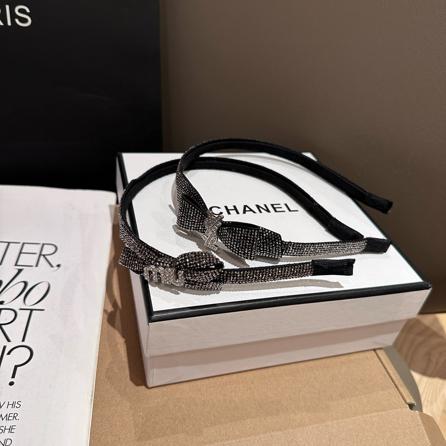 NO:619374,P Comes with packaging box miu miu (Miu Miu) new style headband with diamonds, retro style and beauty, fashionable and versatile, a must-have for sweet and cool girls...hairpins, hairpins, miumiu, hairpins19860909P 配包装盒 miu miu (谬谬)新款满钻发箍,复古气质美,时尚百搭,甜酷小姐姐必备…发夹,发夹,miumiu,hairpins,accessory