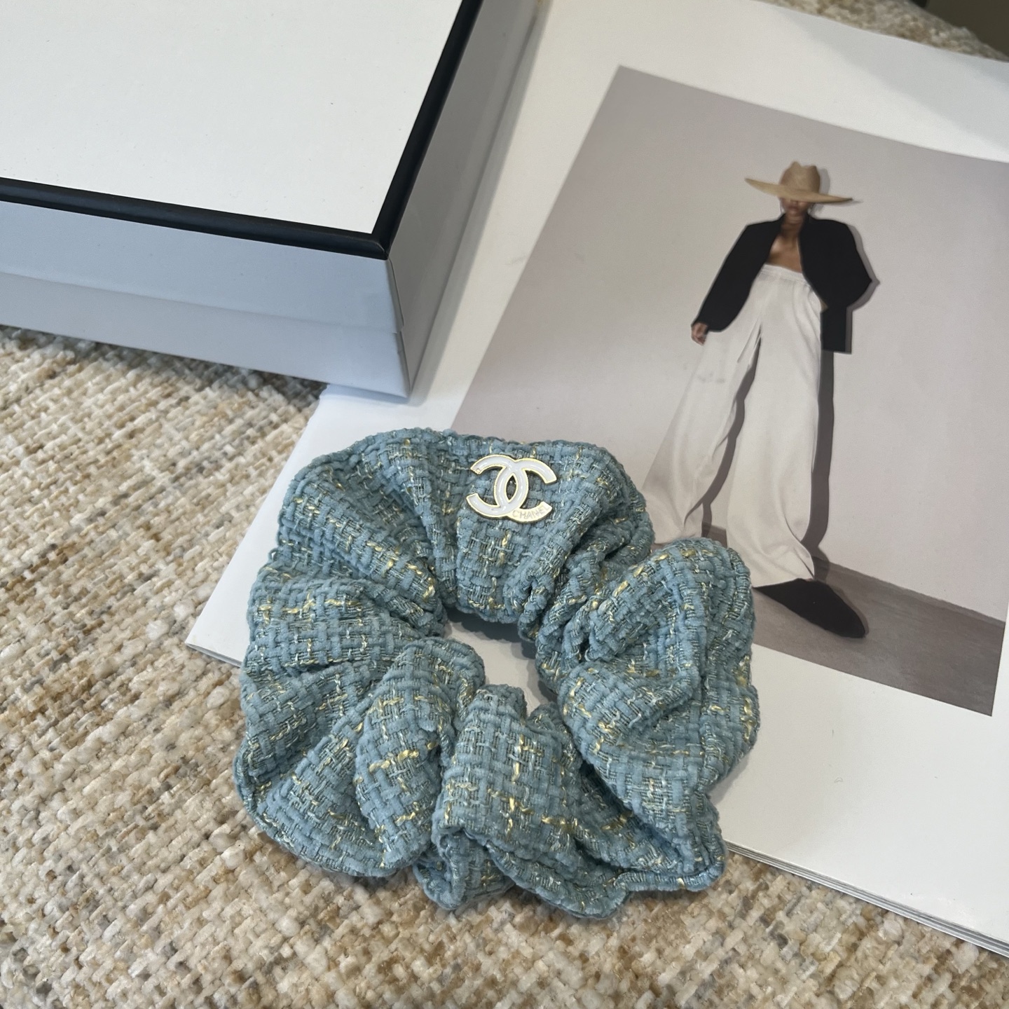 P 60 🎁配包装盒
Chanel (香奈儿)最新款小香爆款发圈，超级好看！名媛范儿十足，小仙女必备&hellip;