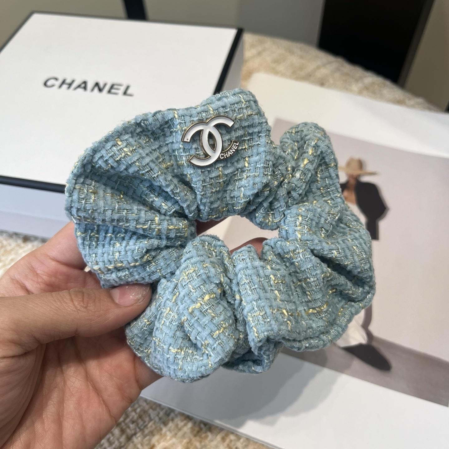 P 60 🎁配包装盒
Chanel (香奈儿)最新款小香爆款发圈，超级好看！名媛范儿十足，小仙女必备&hellip;