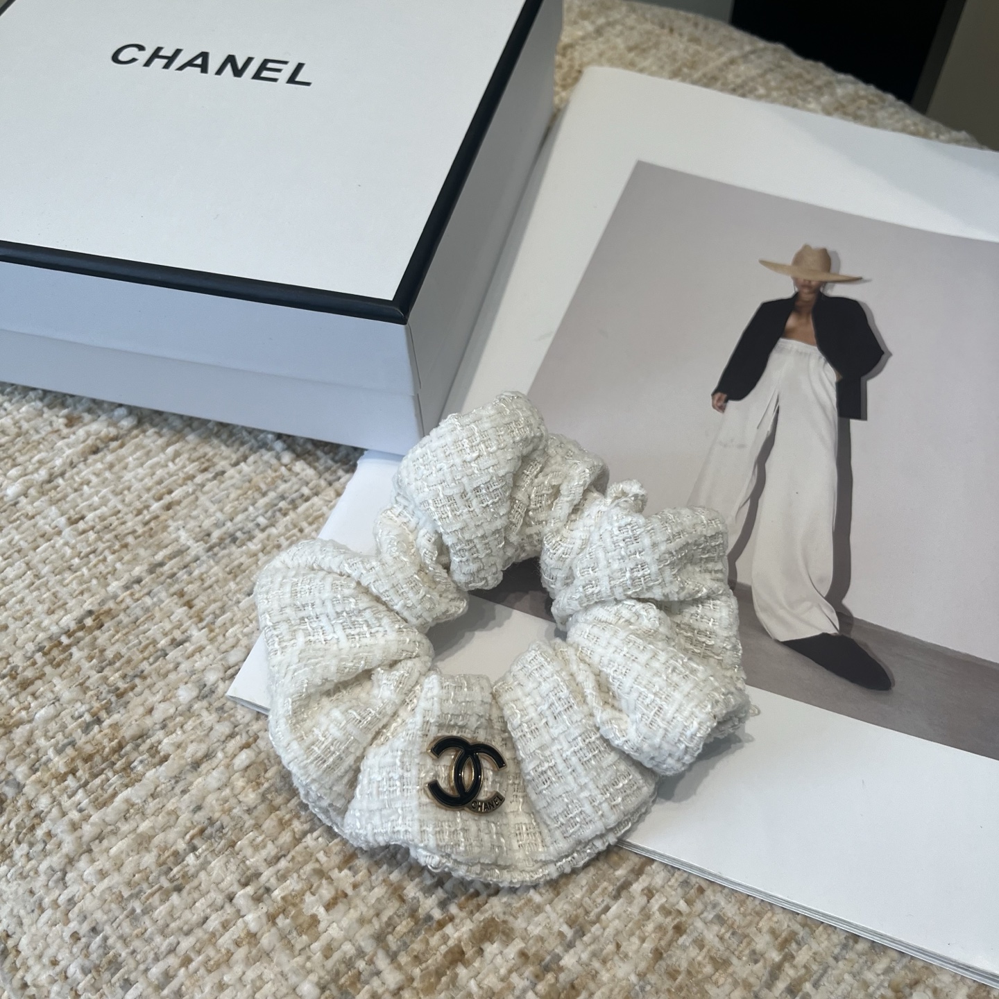 P 60 🎁配包装盒
Chanel (香奈儿)最新款小香爆款发圈，超级好看！名媛范儿十足，小仙女必备&hellip;