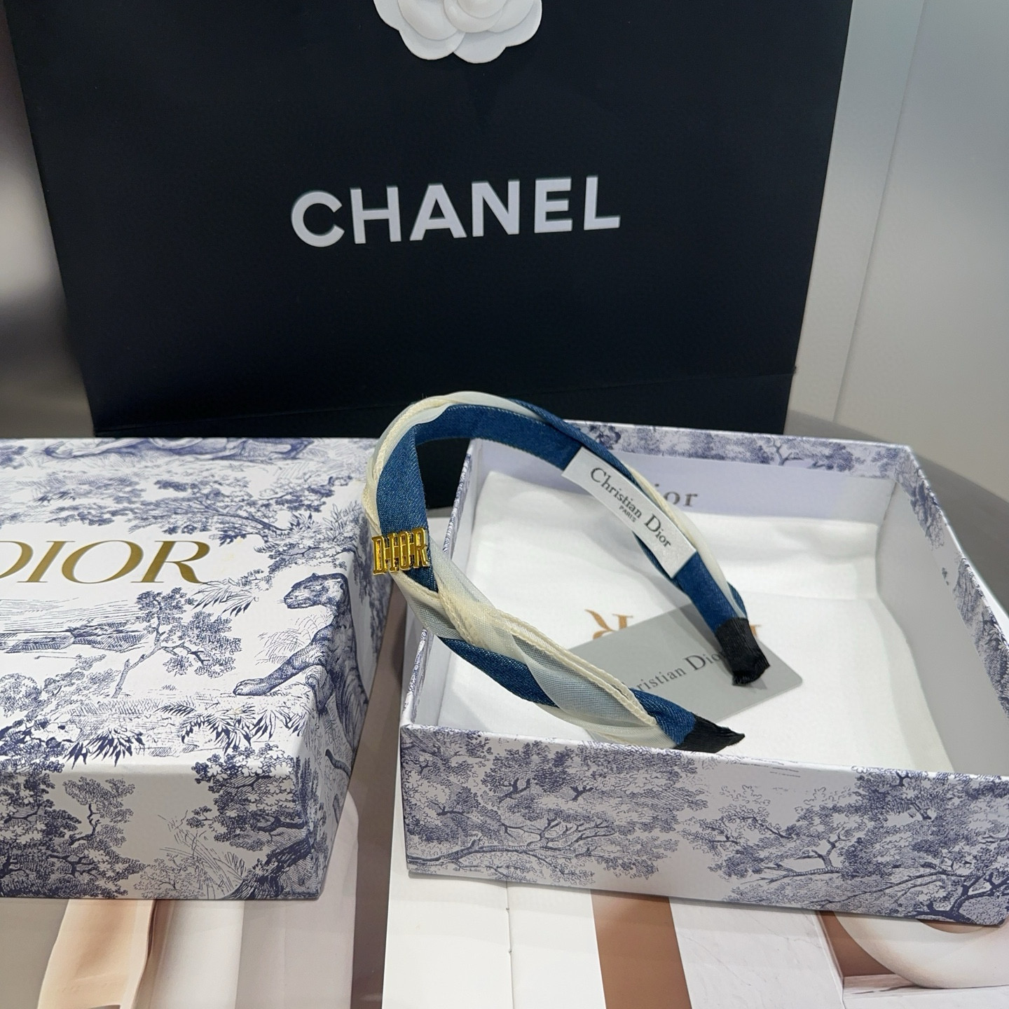 NO:619267,P Comes with packaging box Dior's new CD headband, simple, practical and fashionable.  Very nice!  A must-have for little fairies...hairpins, hair clips, dior, dior, hairpins19860909P 配包装盒 Dior（迪奥）新款CD发箍,简单实用 时尚潮流．非常好看！小仙女必备…发夹,发夹,dior,dior,hairpins,accessory