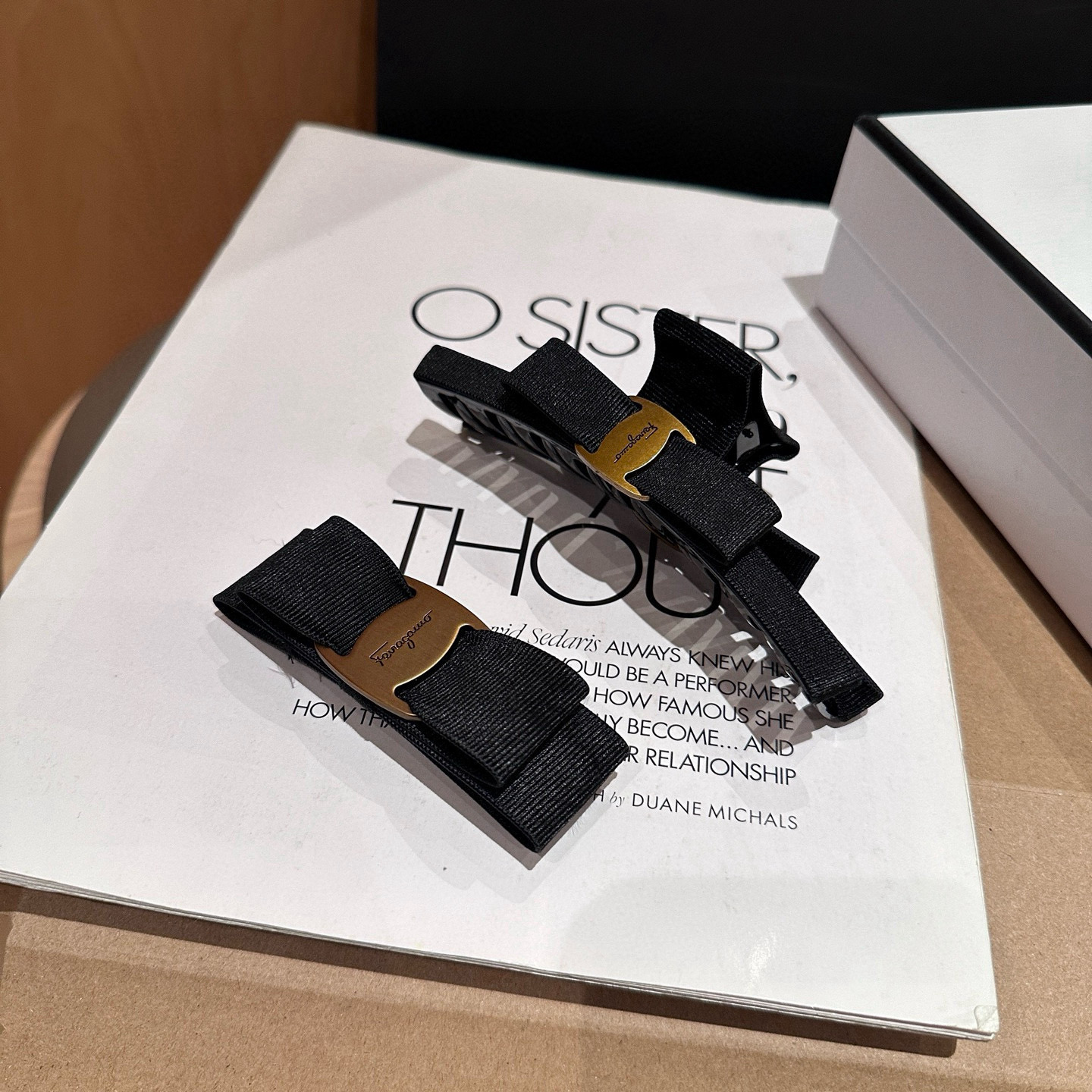 NO:640753,P Comes with packaging box S F (Ferragamo) popular spring clip, super good-looking!  Full of ladylike style, a must-have for little fairies...hairpins, hair clips, ferragamo, hairpins19860909P 配包装盒 S F(菲拉格慕)爆款弹簧夹,超级好看！名媛范儿十足,小仙女必备…发夹,发夹,ferragamo,hairpins,accessory