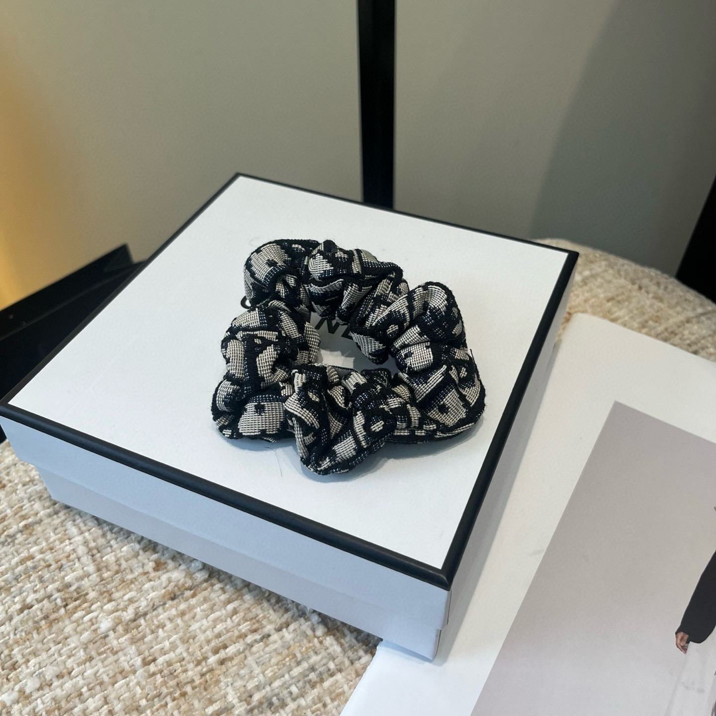 NO:640924,P Comes with packaging box Dior (Dior) CD classic letter hair tie, fashionable and trendy!  A must-have for little fairies...hairpins, hair clips, dior, dior, hairpins19860909P 配包装盒 Dior（迪奥）CD经典字母发圈,时尚潮流！小仙女必备…发夹,发夹,dior,dior,hairpins,accessory