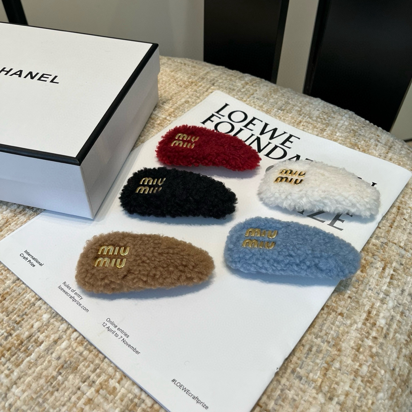 NO:640926,P Comes with packaging box (single) miumiu letter hairpin bangs clip, new autumn and winter product!  Simple and elegant, practical and versatile, worth buying!  hairpins,hairpins,miumiu,hairpins19860909P 配包装盒（单个） miumiu字母发夹刘海夹,秋冬新品！简单优雅,实用百搭,值得入手！发夹,发夹,miumiu,hairpins,accessory